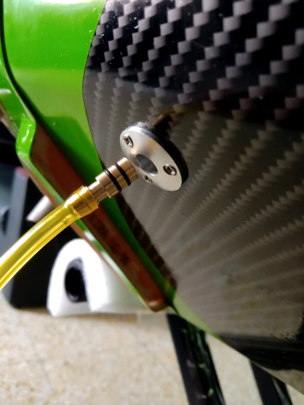 Pilot rc feul overflow connector taxi tank