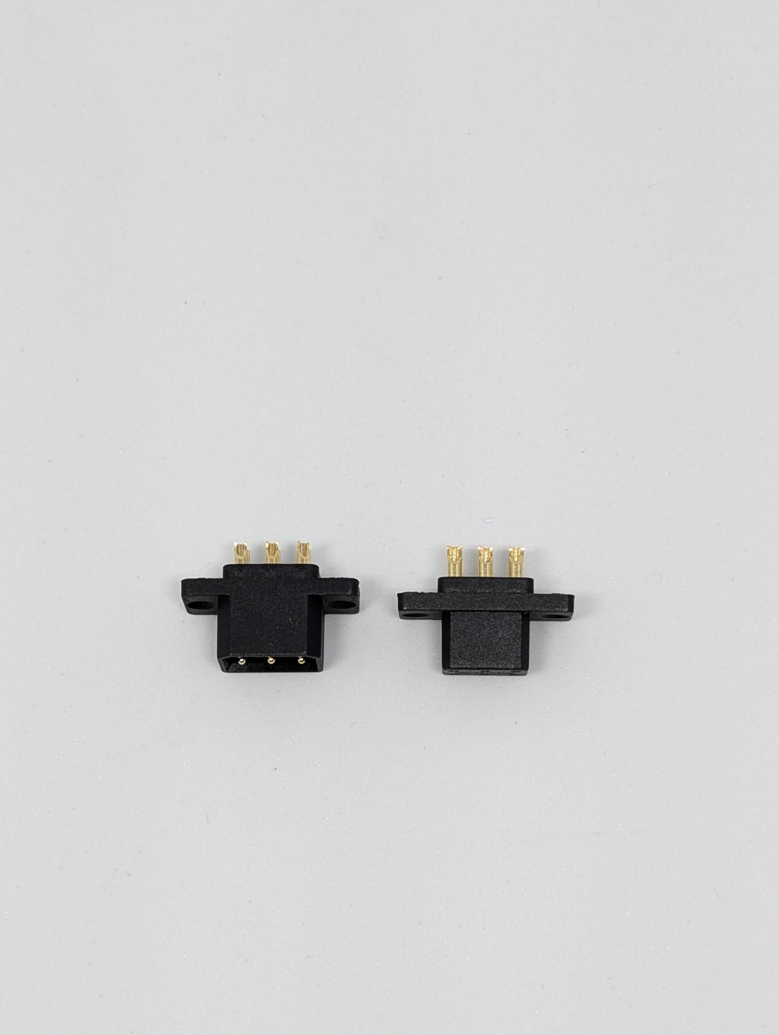 Pair 6 pin connector, fuselage wing