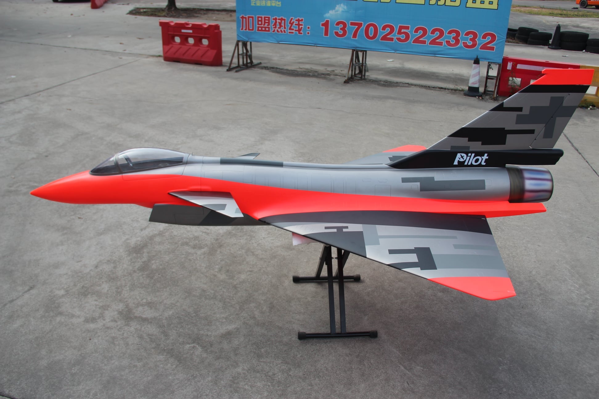 Pilot rc J10-B 2.84m Jet 06 retracts,air trap,tail pipe.