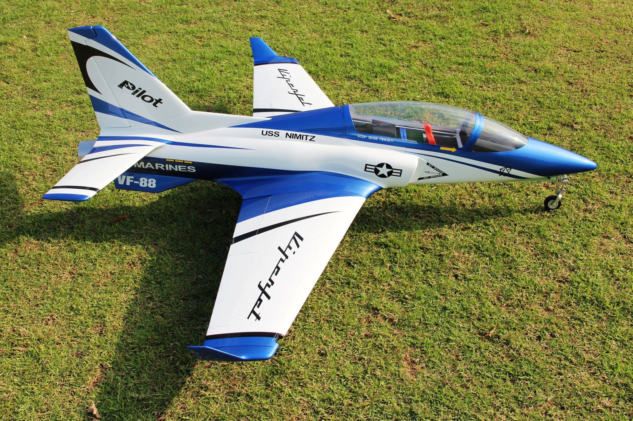 Pilot RC 2,2 m Viper Jet 06, einziehbares Fahrwerk, Luftfilter, Auspuffrohr
