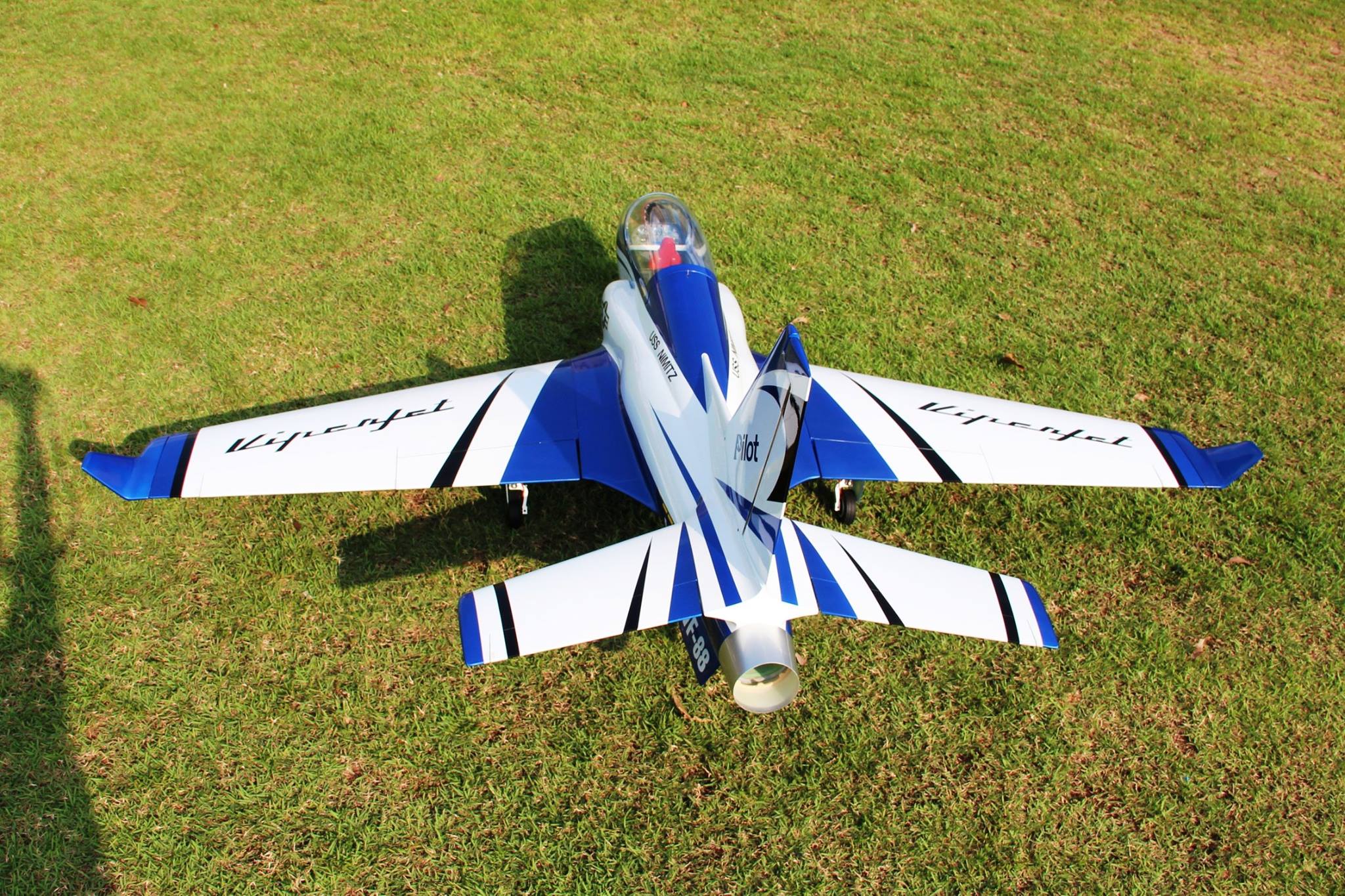 Pilot RC 2,2 m Viper Jet 06, einziehbares Fahrwerk, Luftfilter, Auspuffrohr