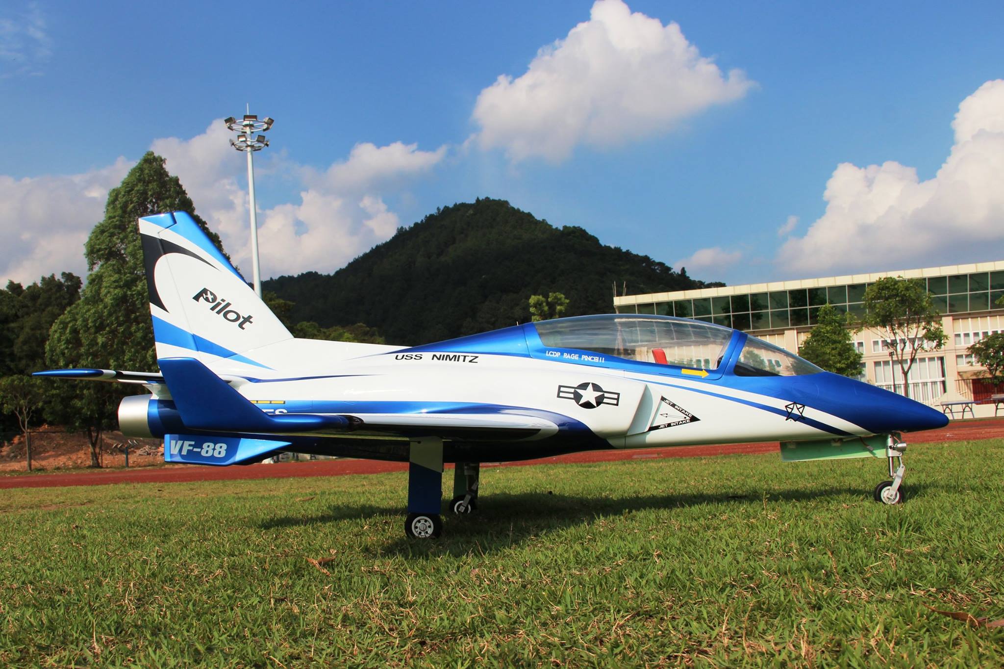 Pilot RC 2,2 m Viper Jet 06, einziehbares Fahrwerk, Luftfilter, Auspuffrohr