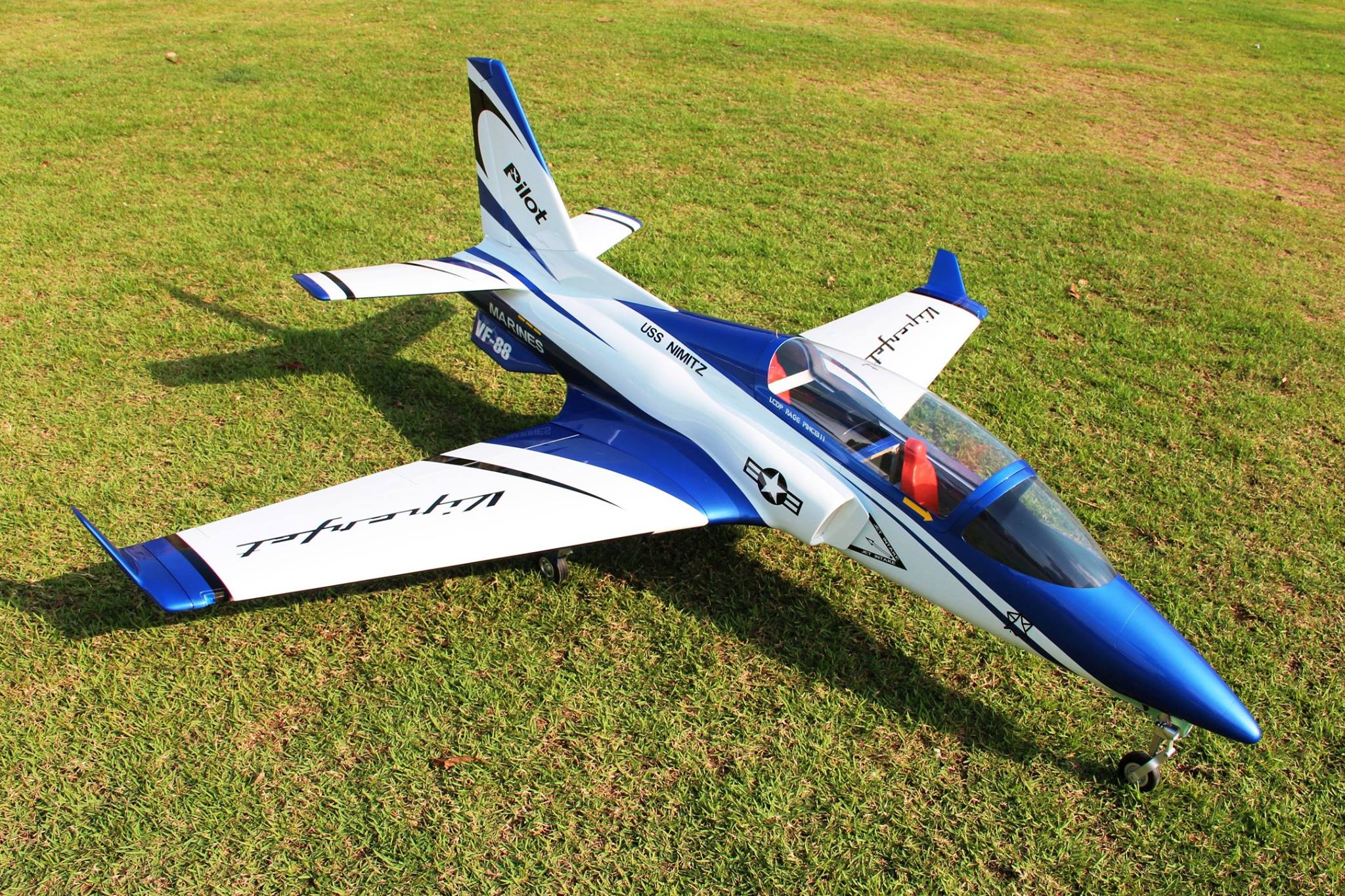 Pilot RC 2,2 m Viper Jet 06, einziehbares Fahrwerk, Luftfilter, Auspuffrohr