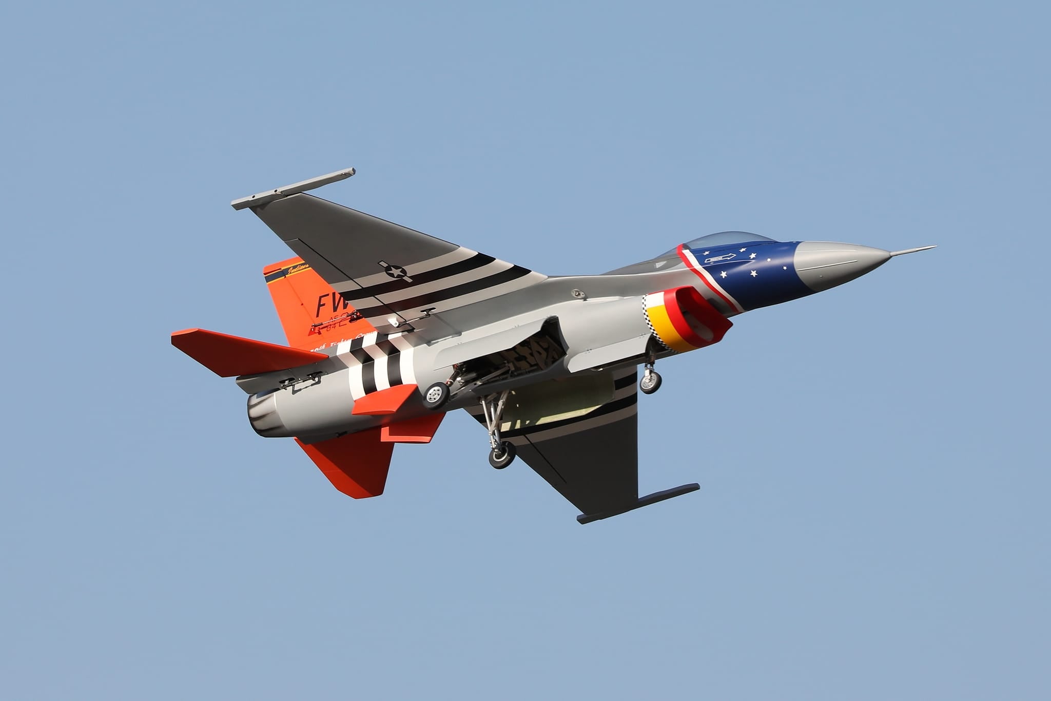 Pilot rc 1/8 F16 1.81m (71.3′′) incl retracts 04