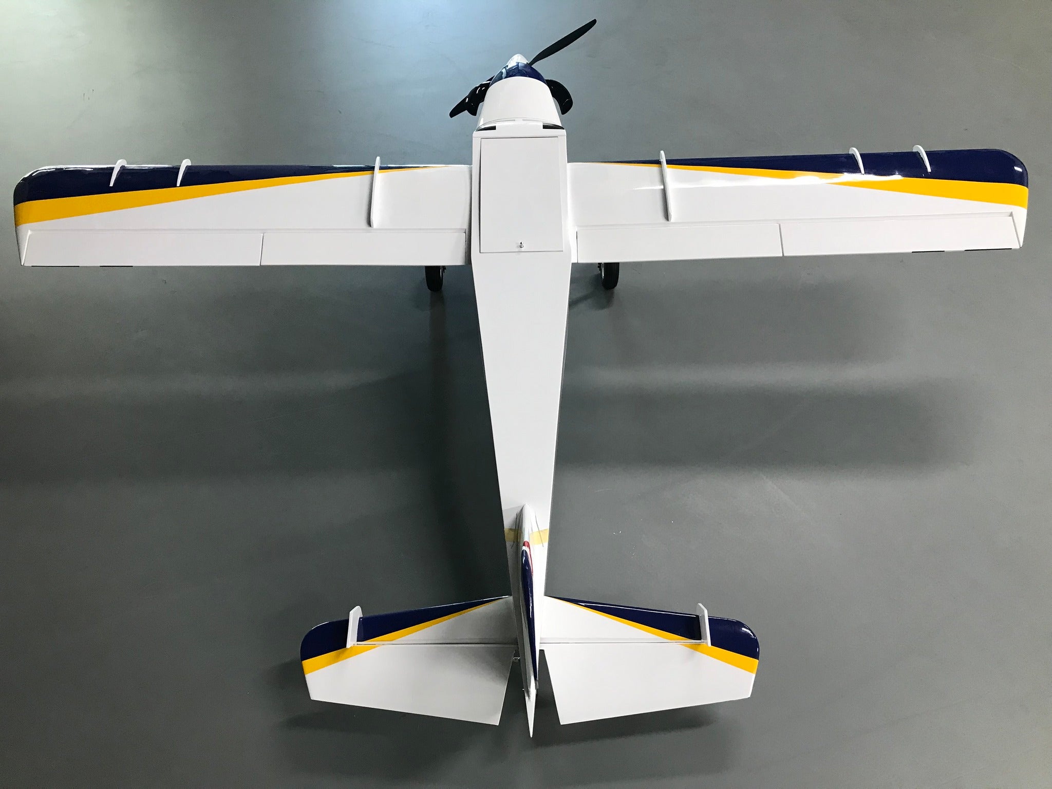 OMP Hobby 65" 1660mm Bushmaster white blue PNP