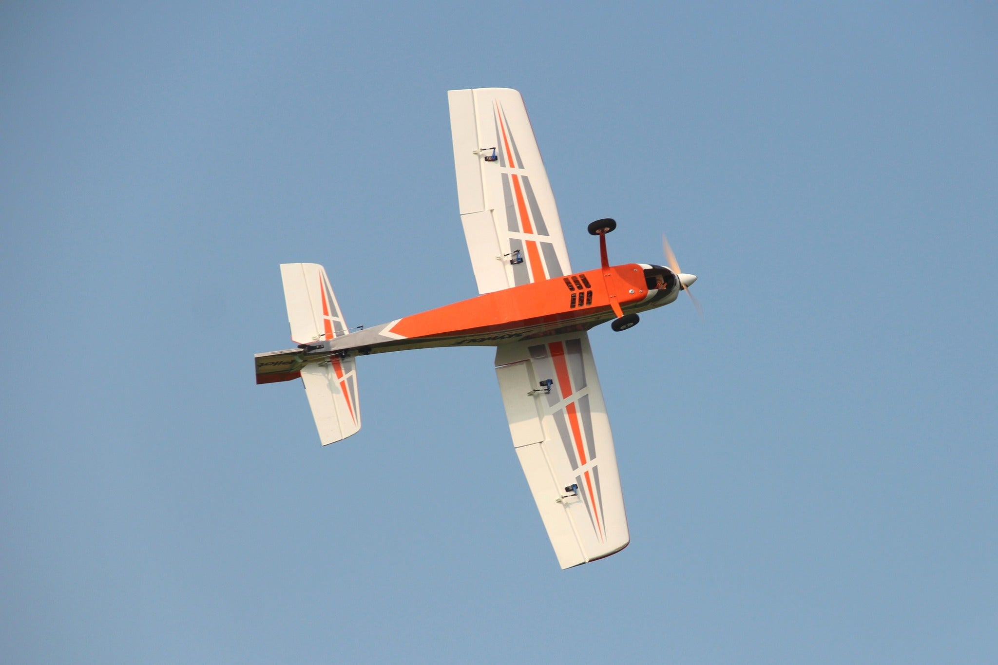 Pilot rc Skywolf V2 05 orange/white 73" 1.85m