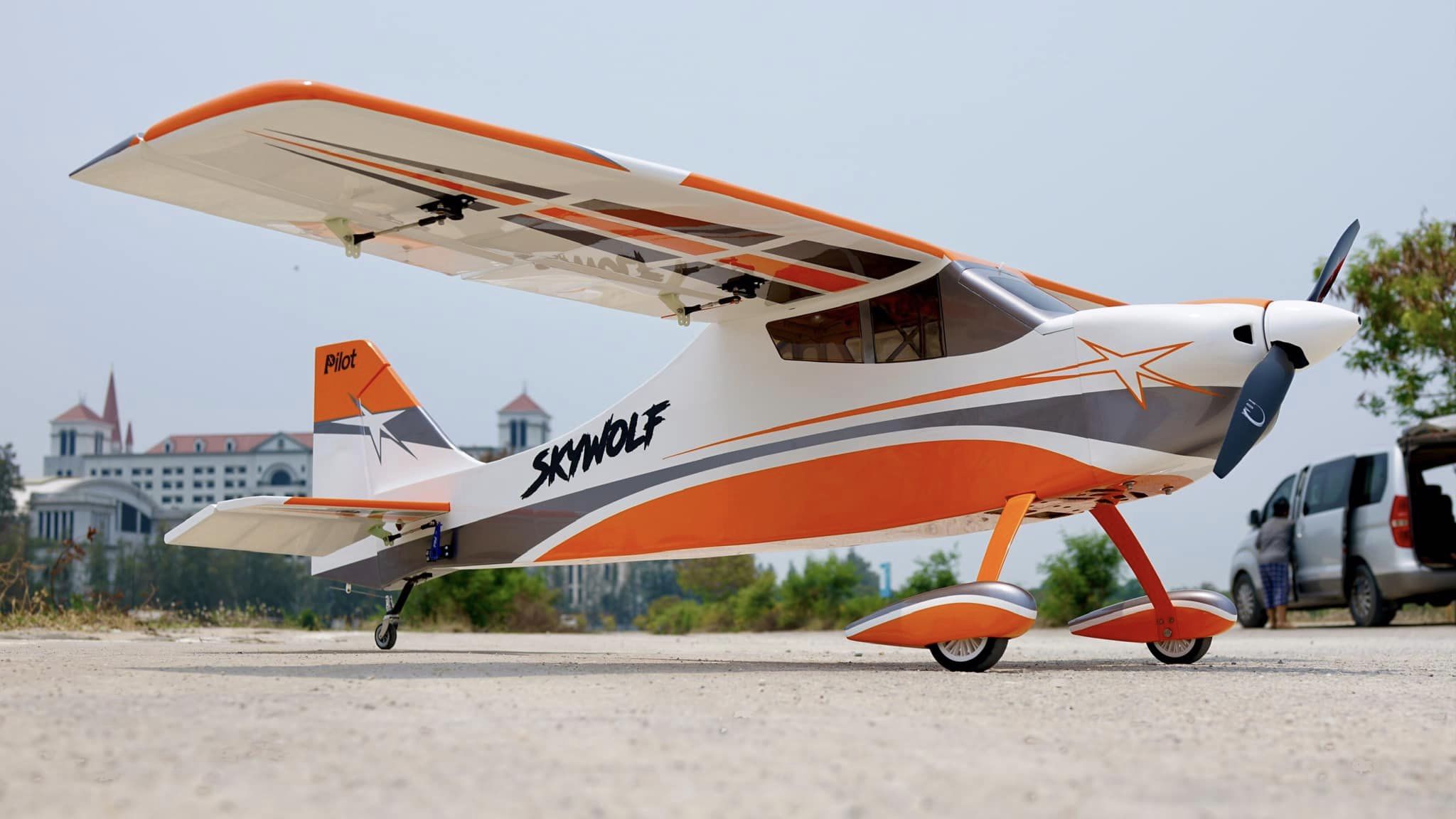 Pilot rc Skywolf V2 05 orange/white 67" 1.70m