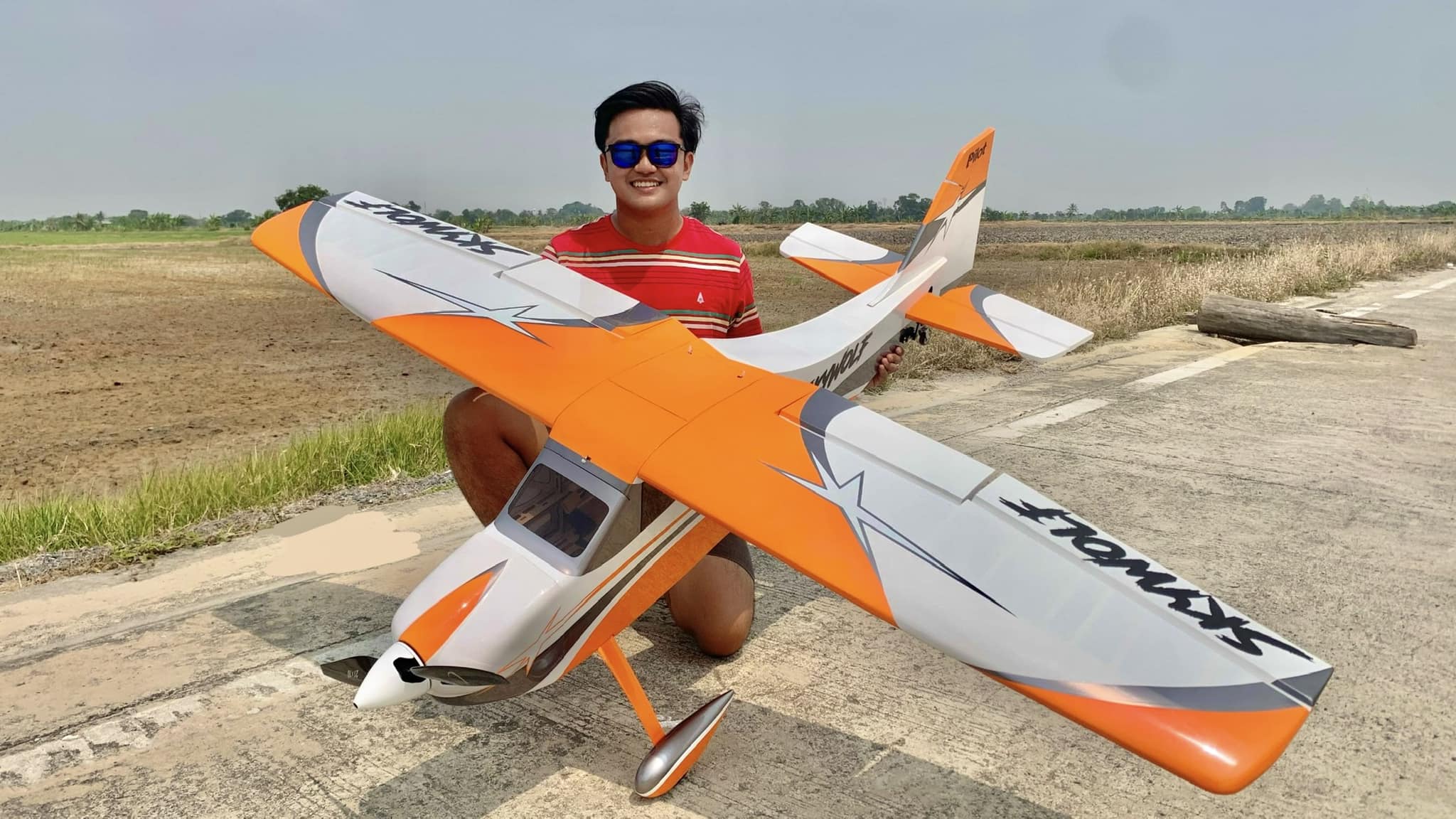 Pilot rc Skywolf V2 05 orange/white 67" 1.70m