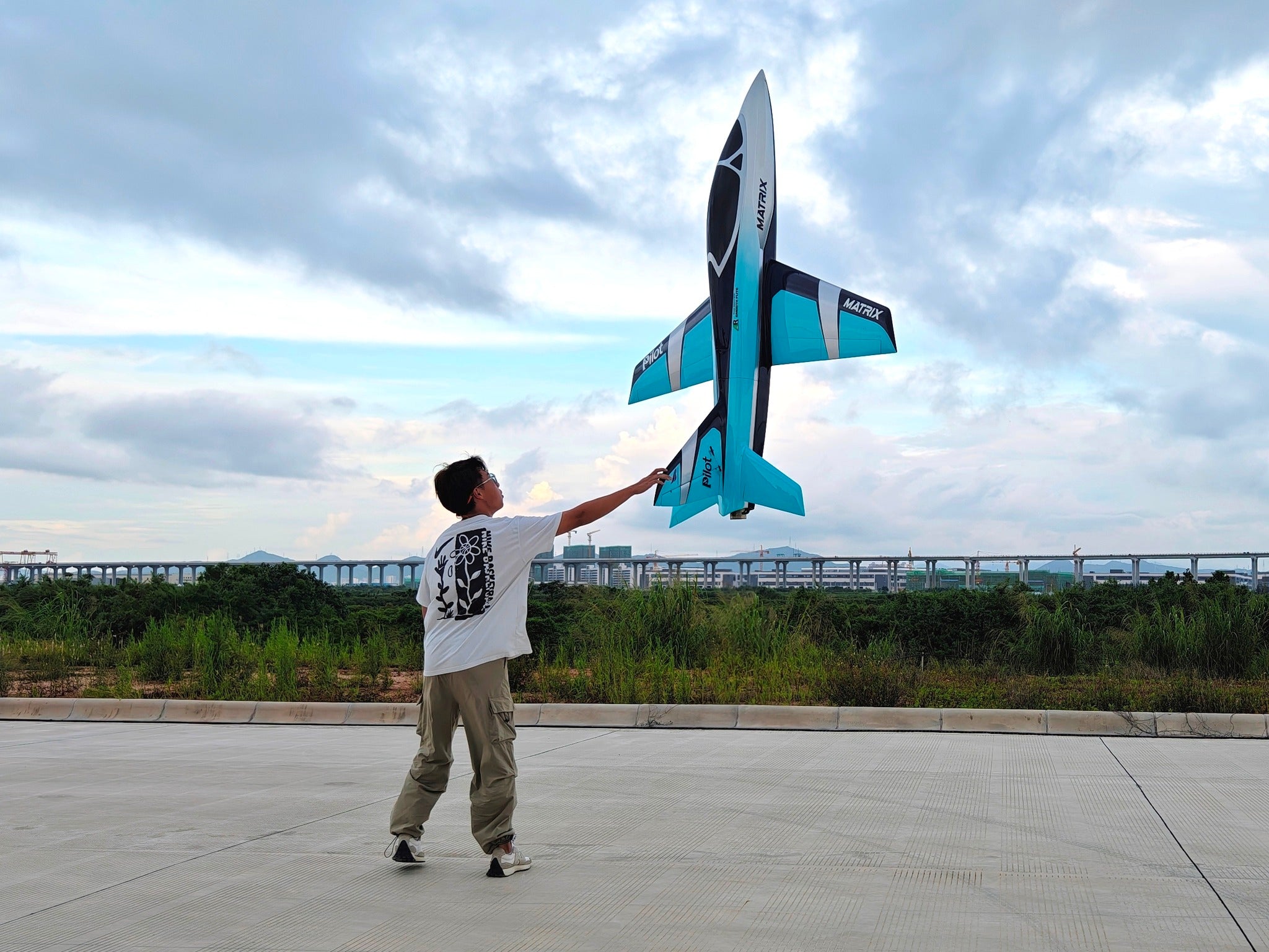 Pilot rc 2.2m Matrix incl retracts 01 white/blue