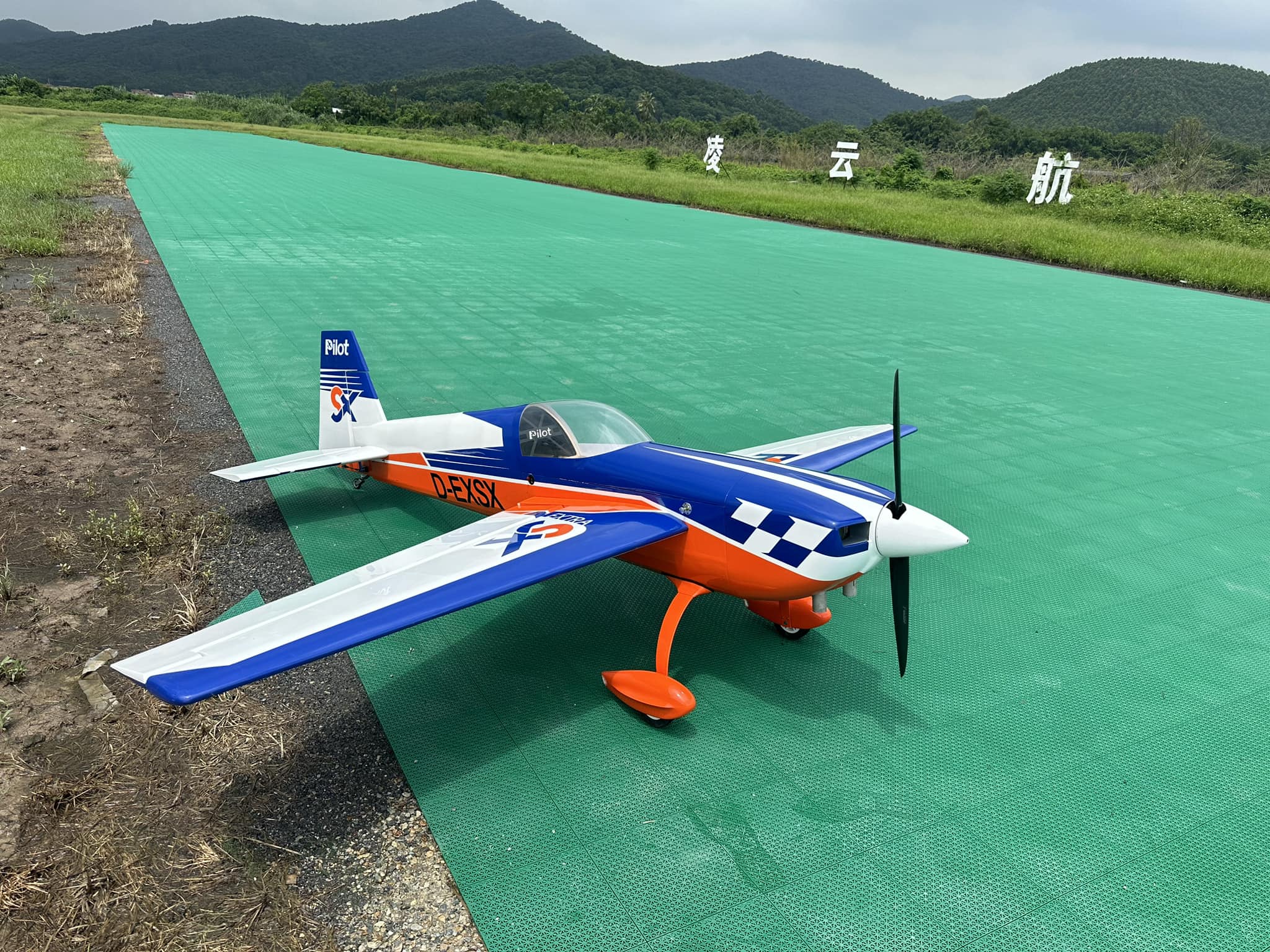 Pilot rc Extra 330SX 02 orange /blue/white 103" 2.64m