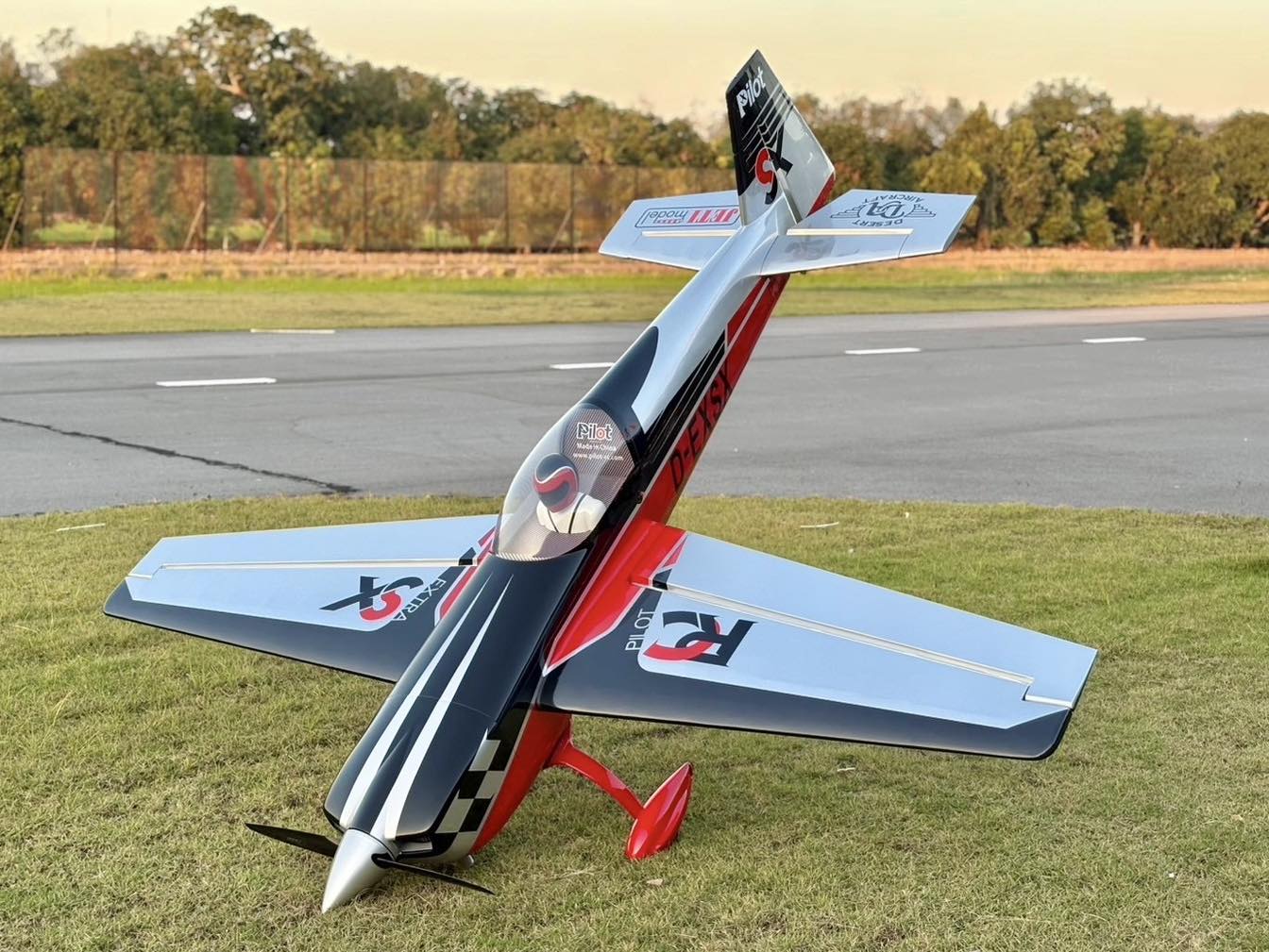 Pilot rc Extra 330SX 01 red/silver/black 103" 2.64m