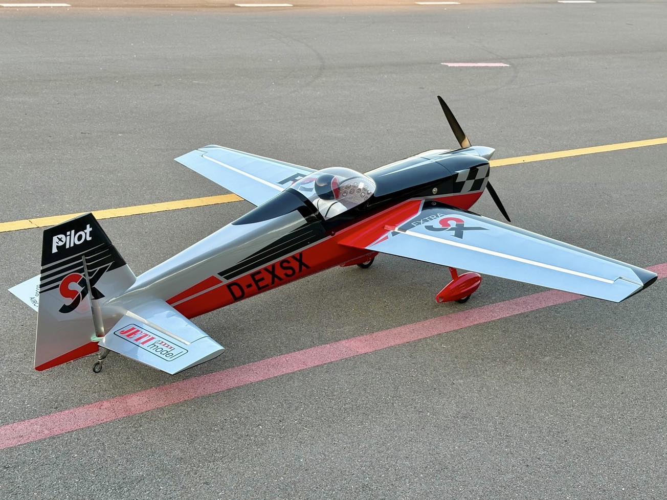 Pilot rc Extra 330SX 01 red/silver/black 103" 2.64m