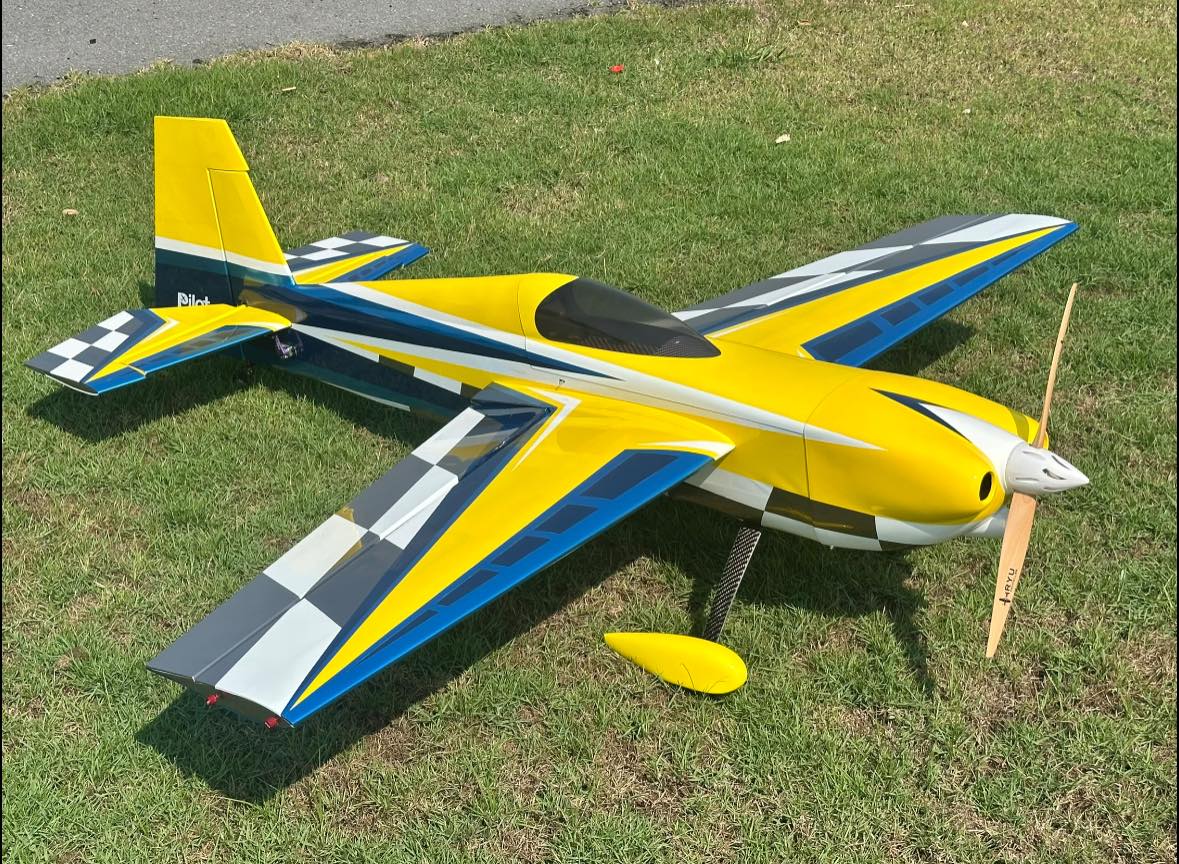 Pilot rc Edge 540V3 02 yellow 67" 1.70m
