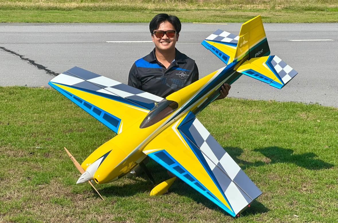 Pilot rc Edge 540V3 02 yellow 67" 1.70m