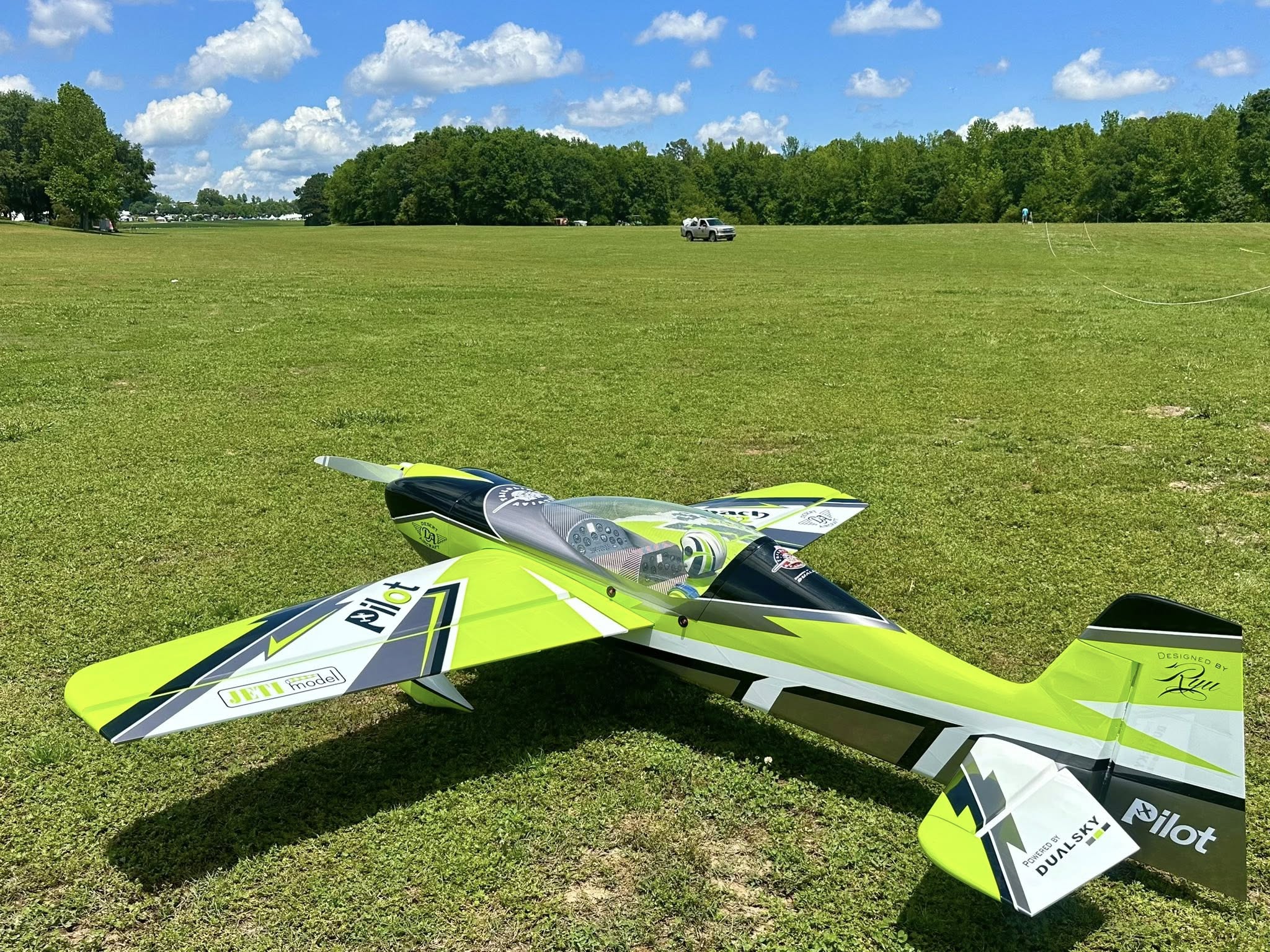 Pilot RC Sbach V2 103" 10 Green/Black/White Ryu Scheme