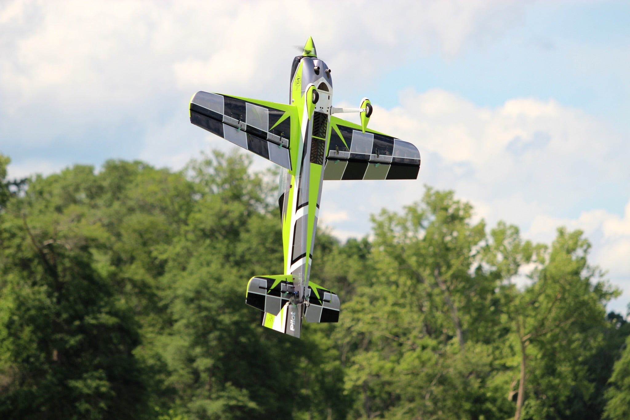 Pilot RC Sbach V2 103" 10 Green/Black/White Ryu Scheme