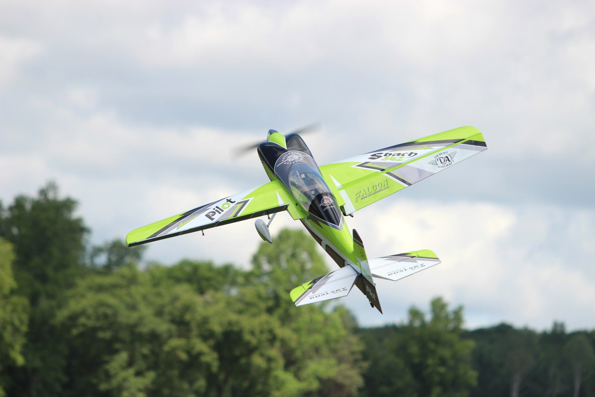 Pilot RC Sbach V2 103" 10 Green/Black/White Ryu Scheme
