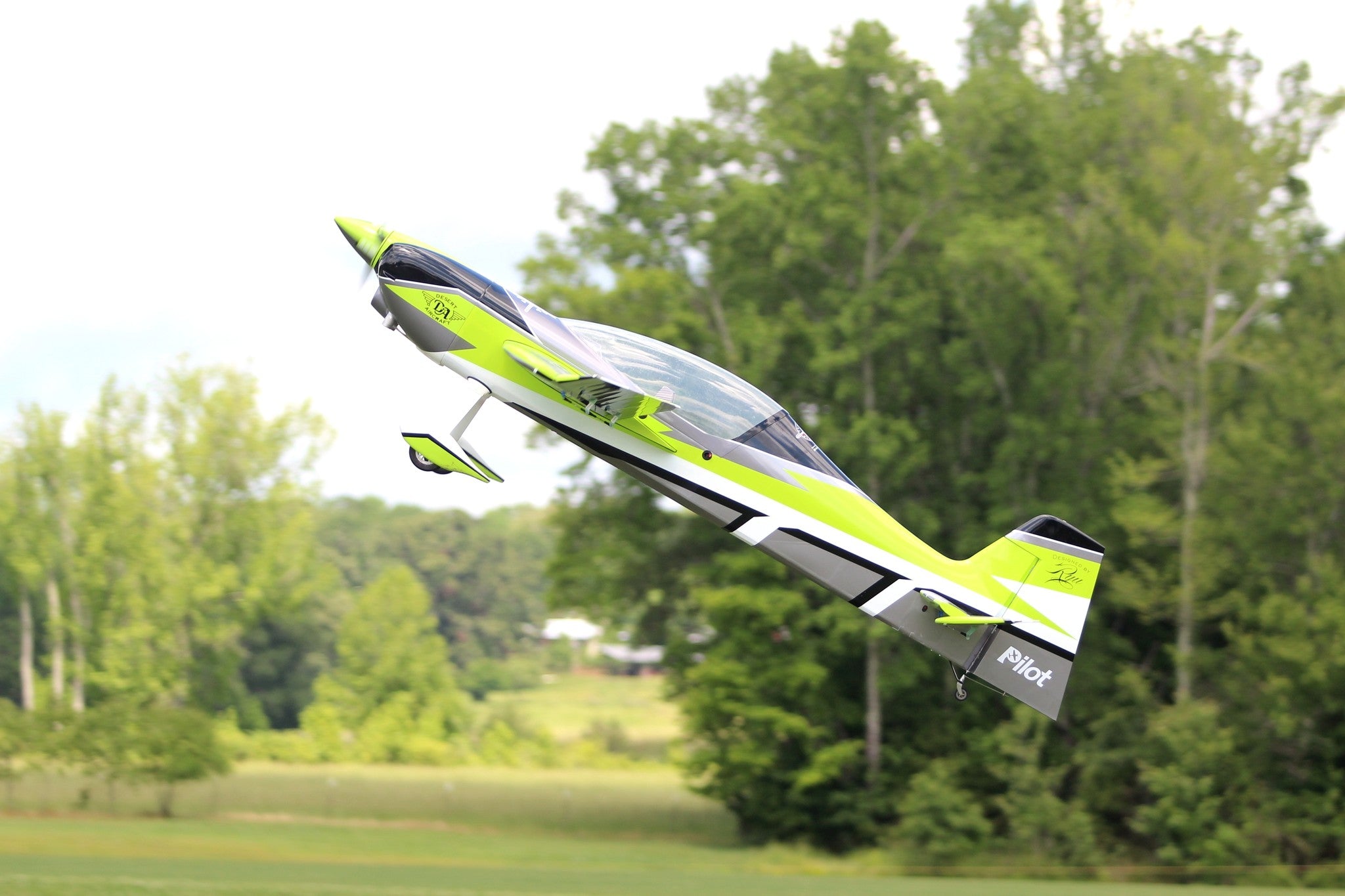 Pilot RC Sbach V2 103" 10 Green/Black/White Ryu Scheme