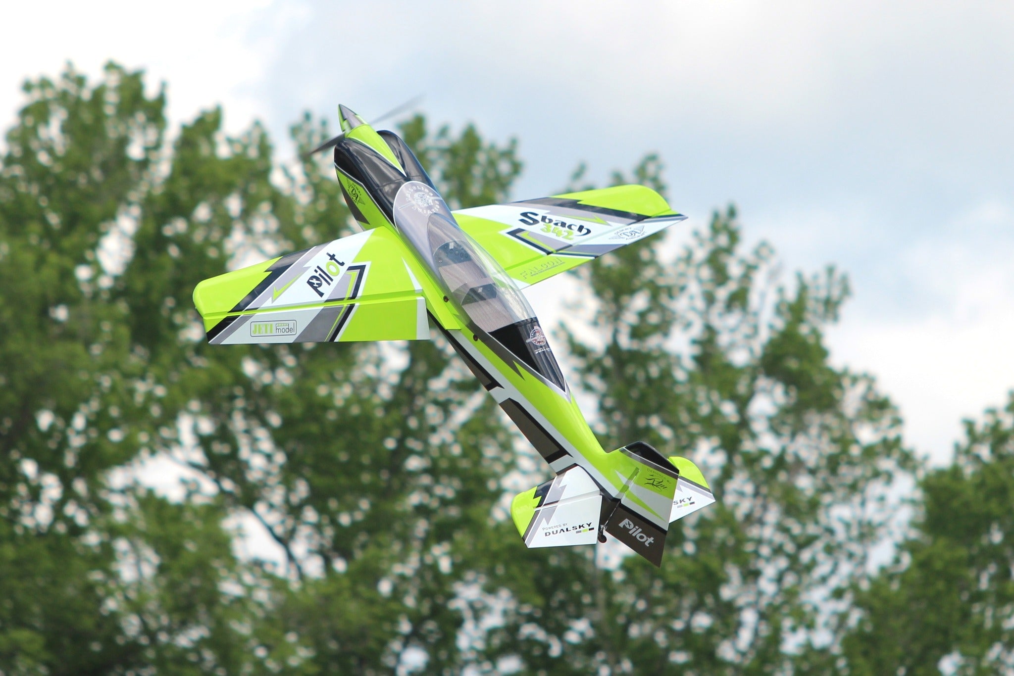 Pilot RC Sbach V2 103" 10 Green/Black/White Ryu Scheme