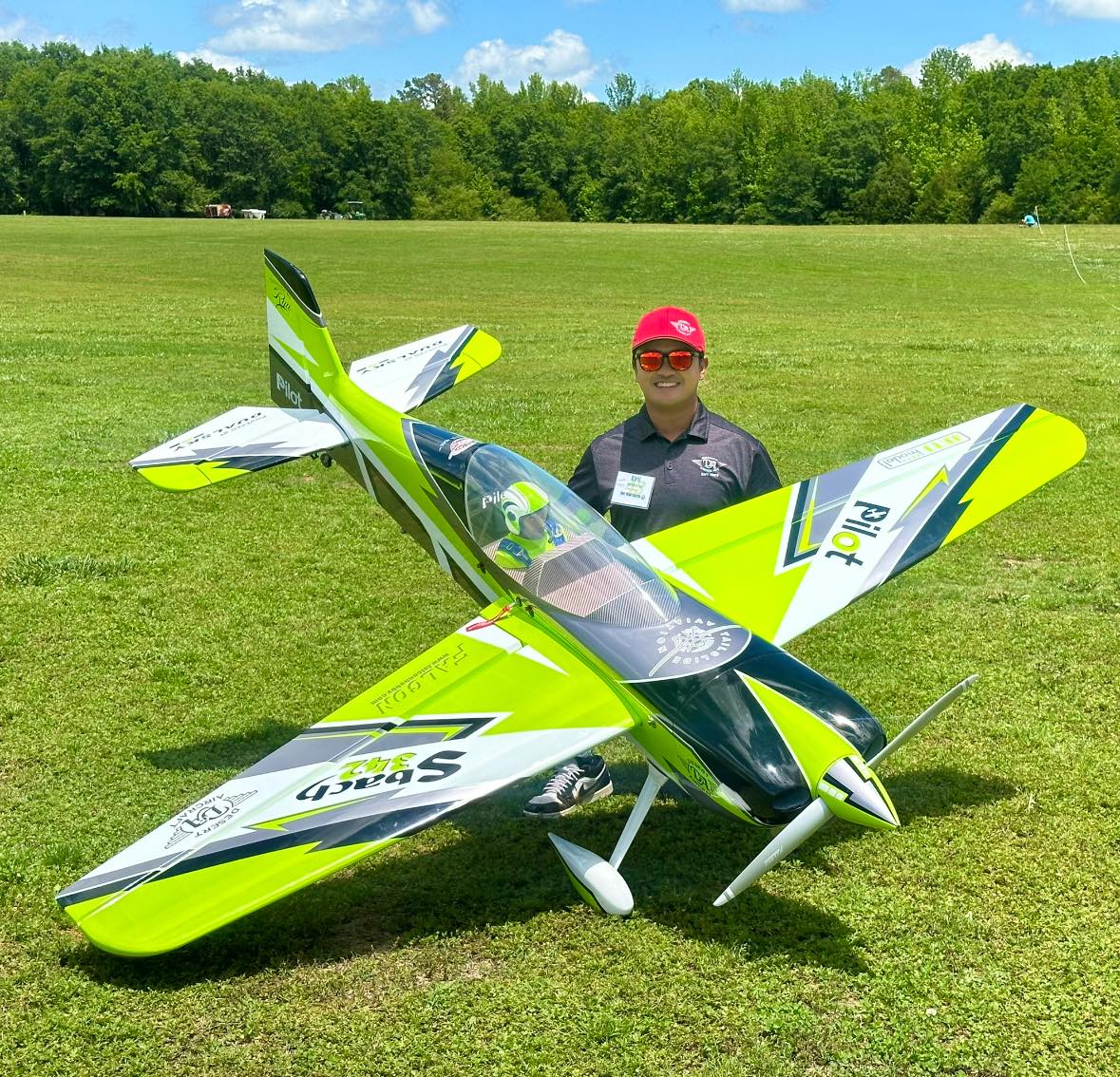Pilot RC Sbach V2 103" 10 Green/Black/White Ryu Scheme