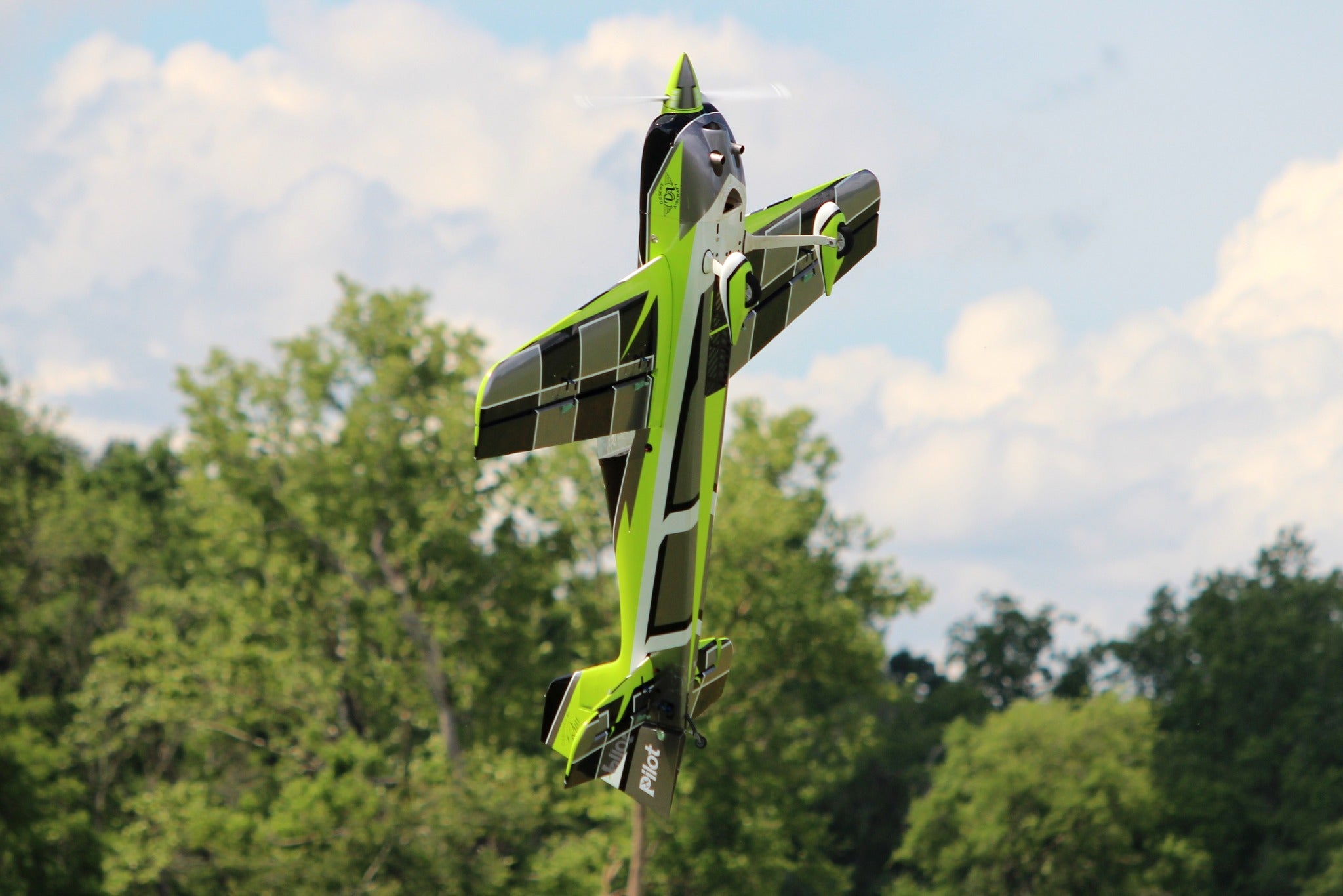 Pilot RC Sbach V2 103" 10 Green/Black/White Ryu Scheme
