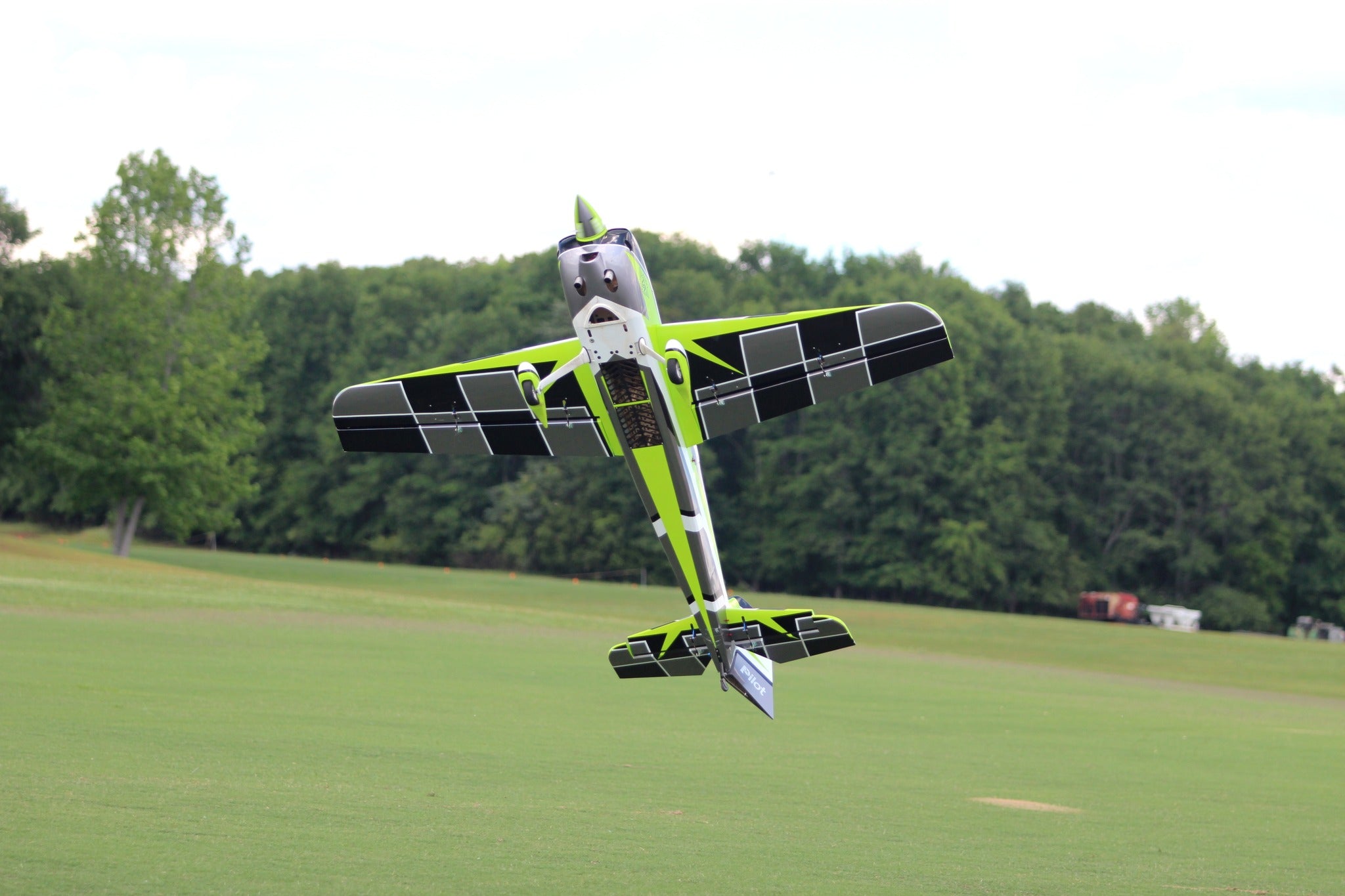 Pilot RC Sbach V2 103" 10 Green/Black/White Ryu Scheme
