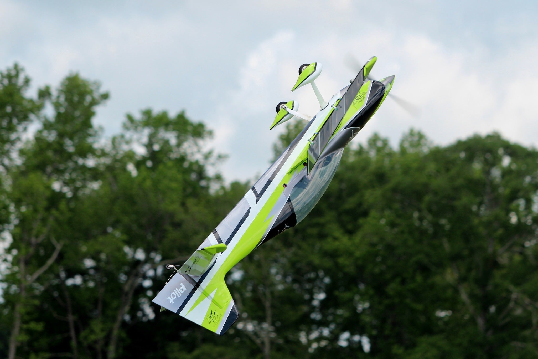 Pilot RC Sbach V2 103" 10 Green/Black/White Ryu Scheme