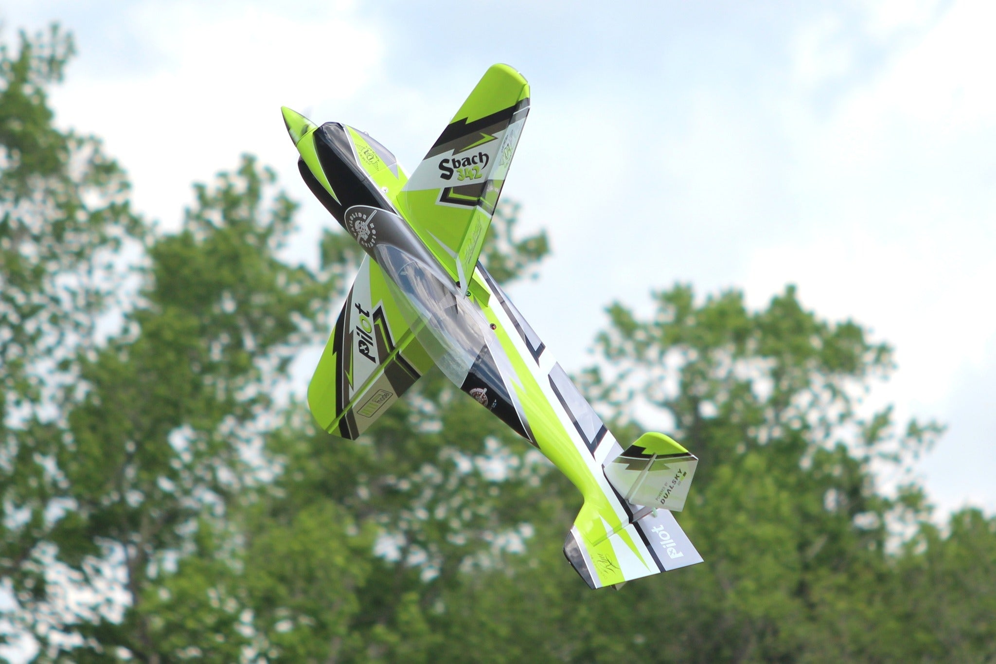 Pilot RC Sbach V2 103" 10 Green/Black/White Ryu Scheme