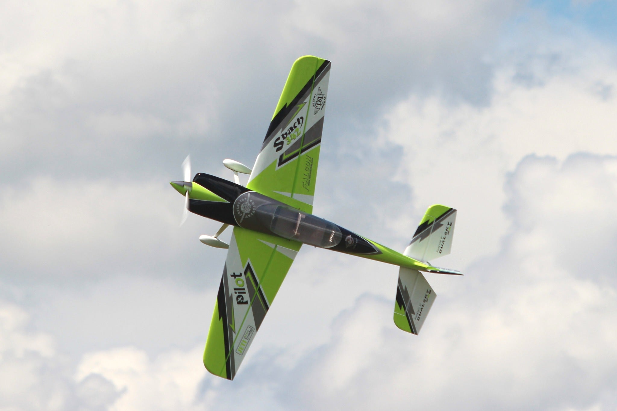 Pilot rc Sbach V2 75" 1.90m 10 green/black/white Ryu Scheme