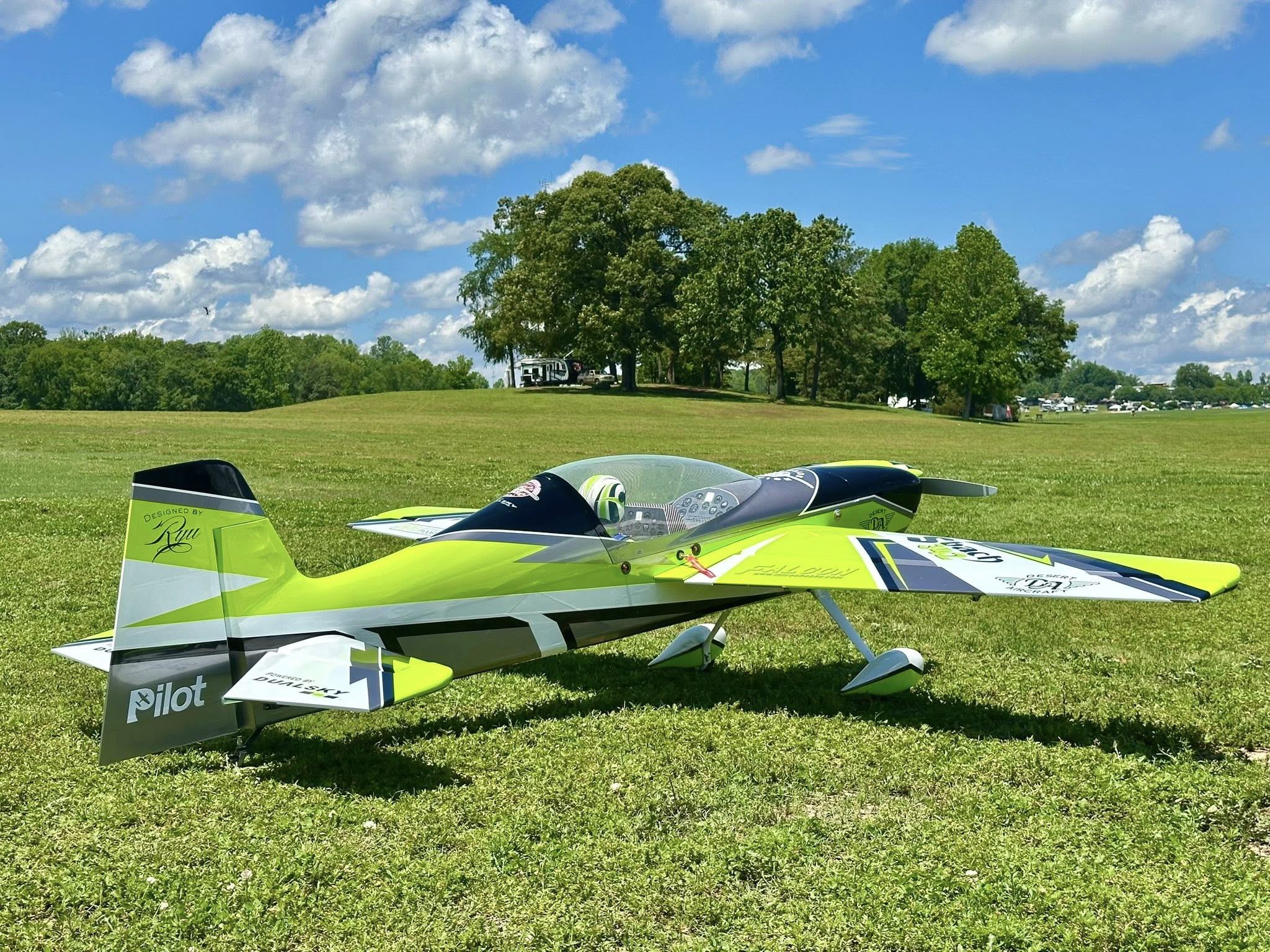 Pilot RC Sbach V2 103" 10 Green/Black/White Ryu Scheme