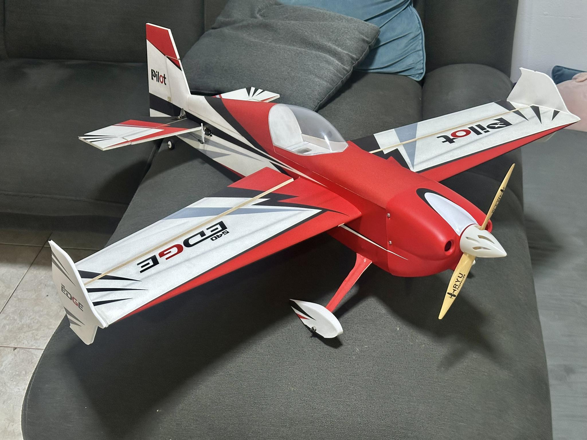 Pilot rc Edge 540PP 01 red 38" 965mm