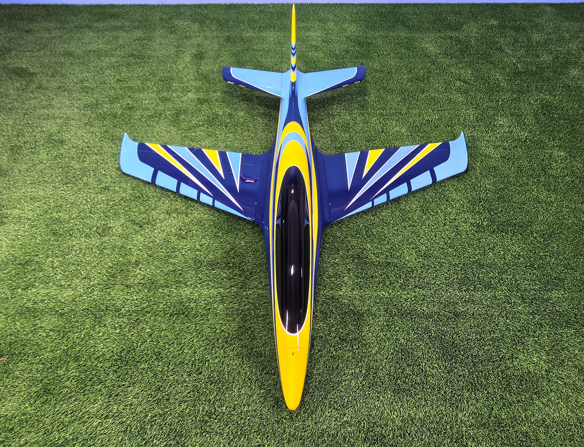 Pilot RC 2.2m Predator Jet V2, 30, Einziehfahrwerk, Air Trap, Schubrohr.