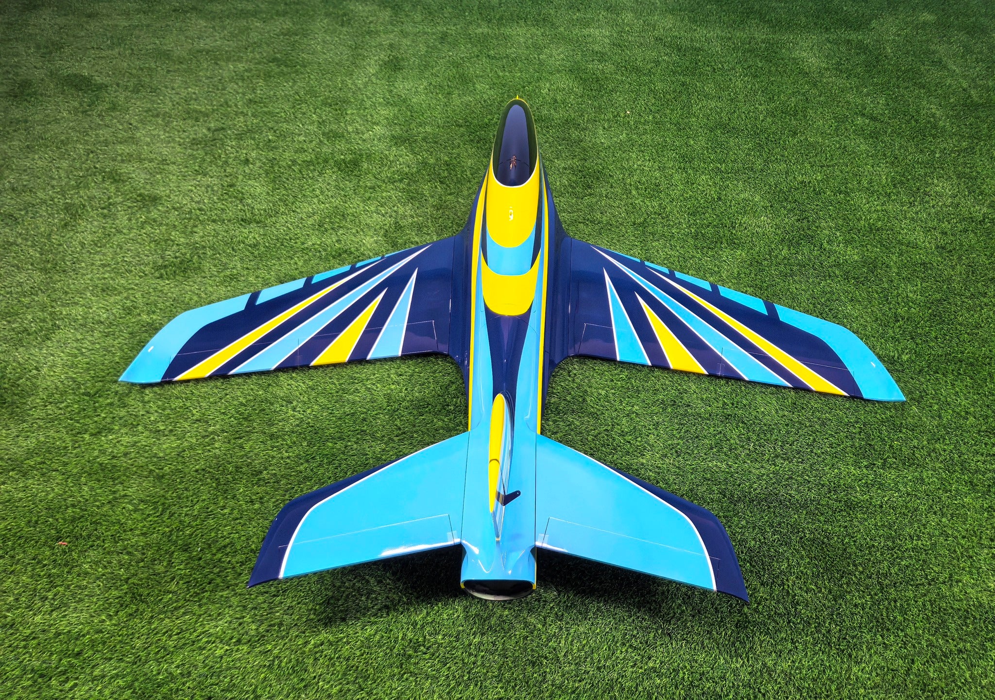 Pilot RC 2.2m Predator Jet V2, 30, Einziehfahrwerk, Air Trap, Schubrohr.