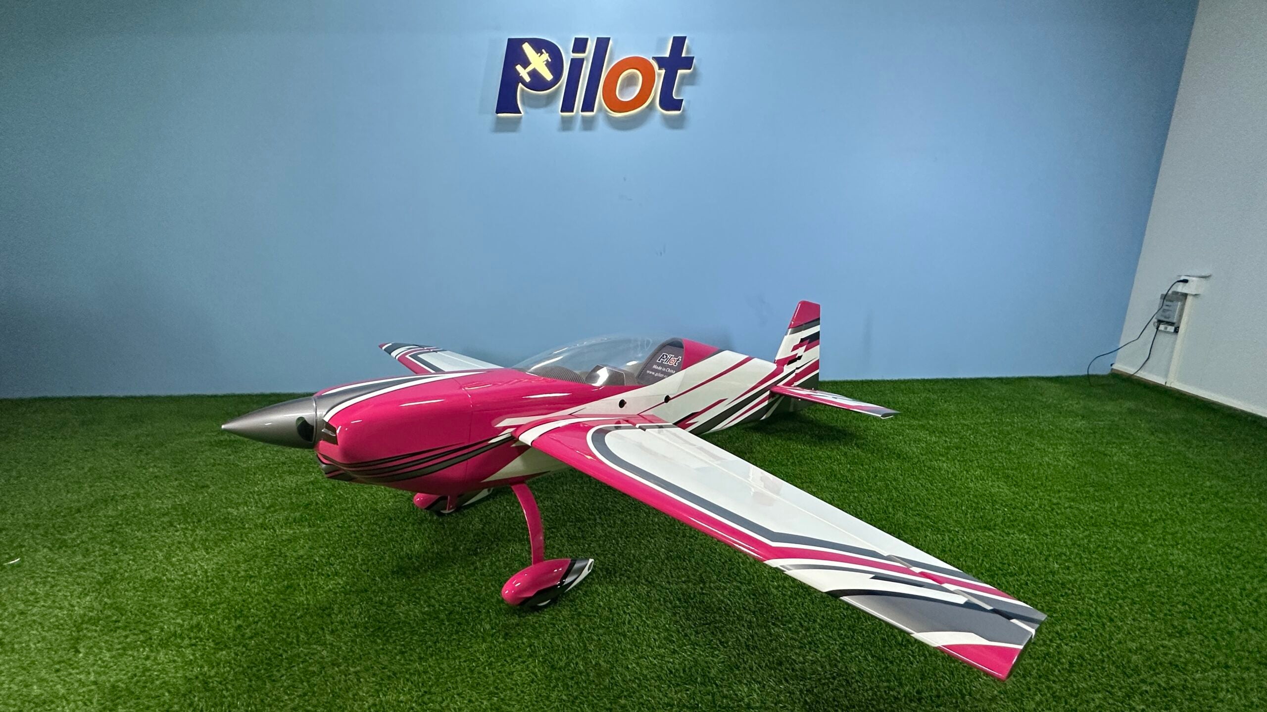 Pilot rc Extra NG 10 pink 78" 1.97m