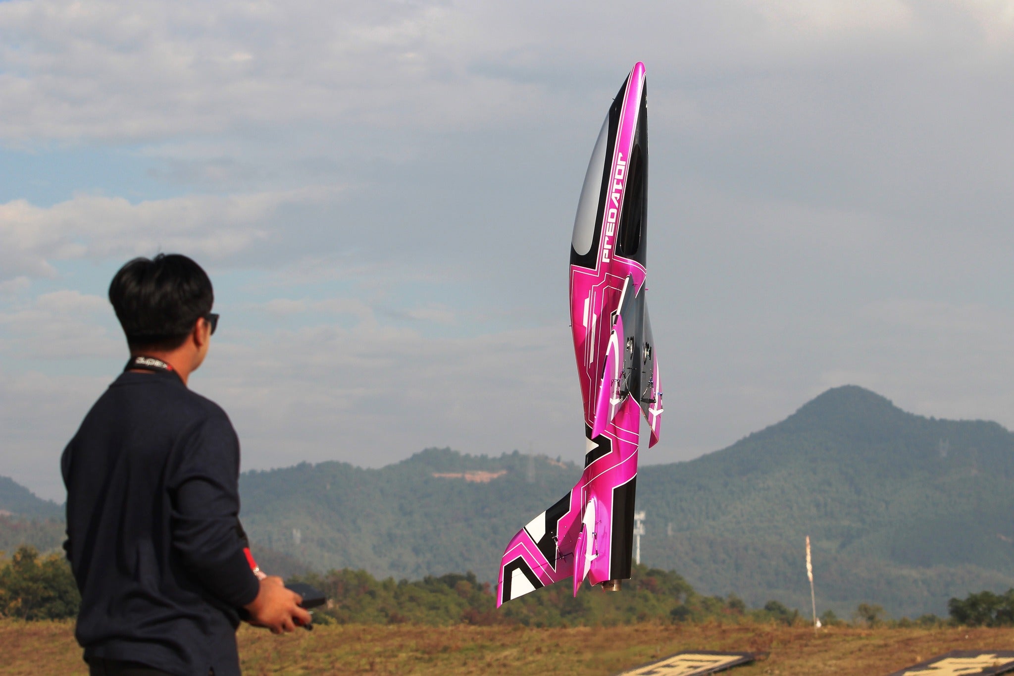 Pilot rc 2.2m Predator jet V2 pink, retracts,air trap,tail pipe.