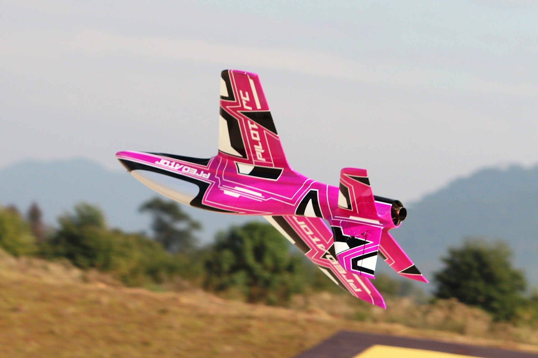 Pilot rc 2.2m Predator jet V2 pink, retracts,air trap,tail pipe.
