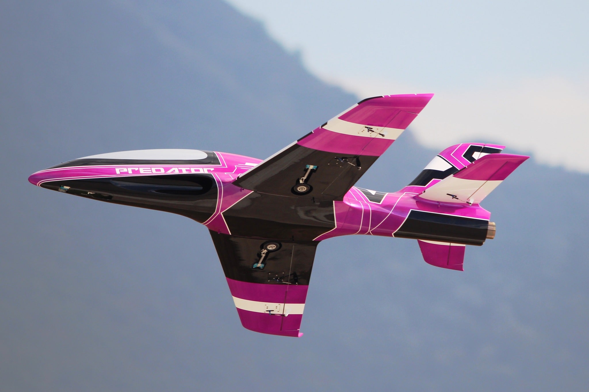 Pilot rc 2.2m Predator jet V2 pink, retracts,air trap,tail pipe.