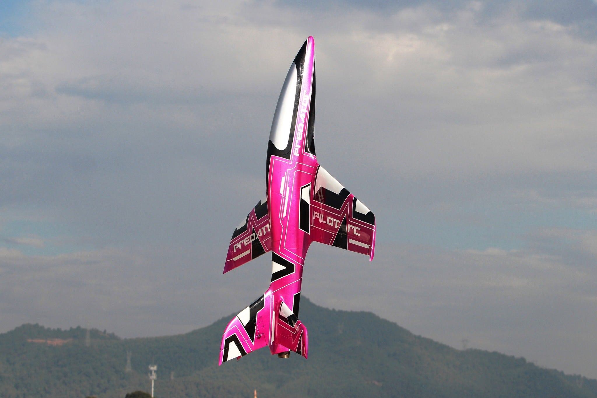 Pilot rc 2.2m Predator jet V2 pink, retracts,air trap,tail pipe.