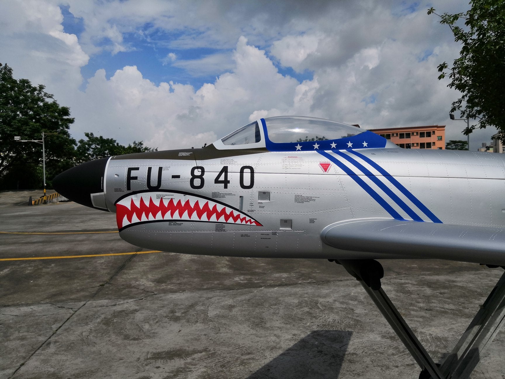 Pilot rc 2.2m F-86D Sabre with tail pipe, UAT, Kevlar fuel tank