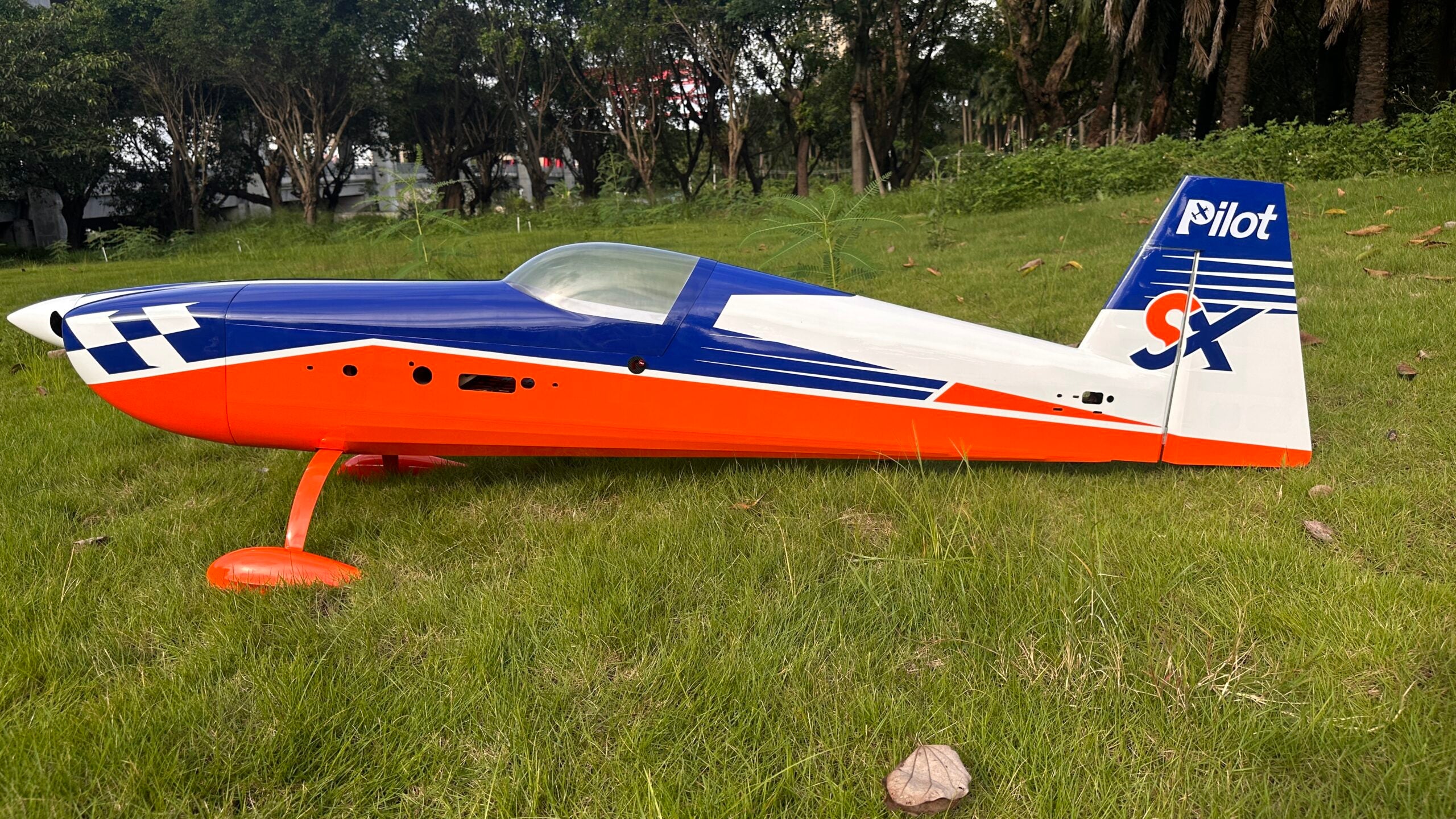 Pilot rc Extra 330SX 02 orange /blue/white 103" 2.64m
