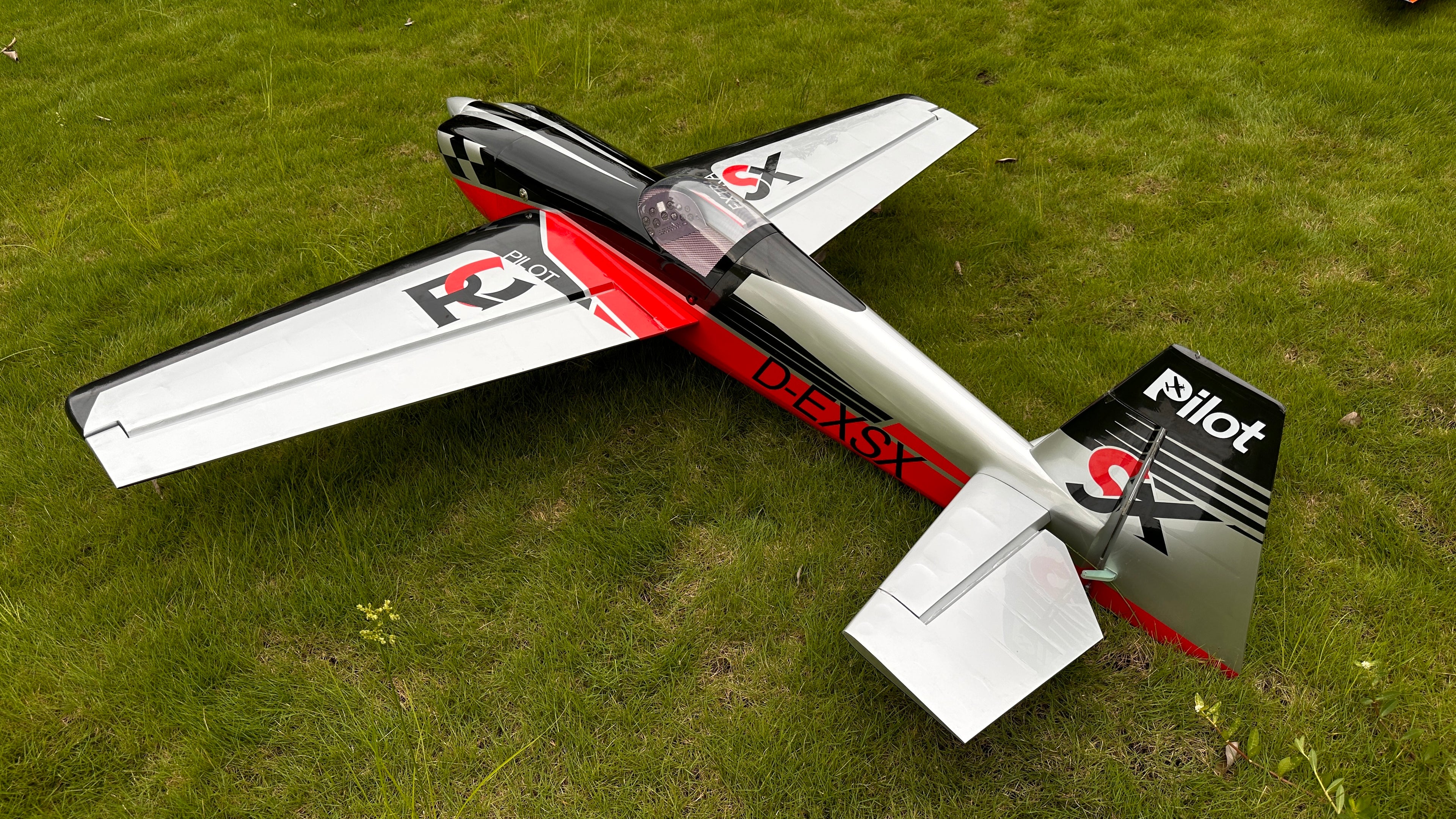 Pilot rc Extra 330SX 01 red/silver/black 75" 1.9m