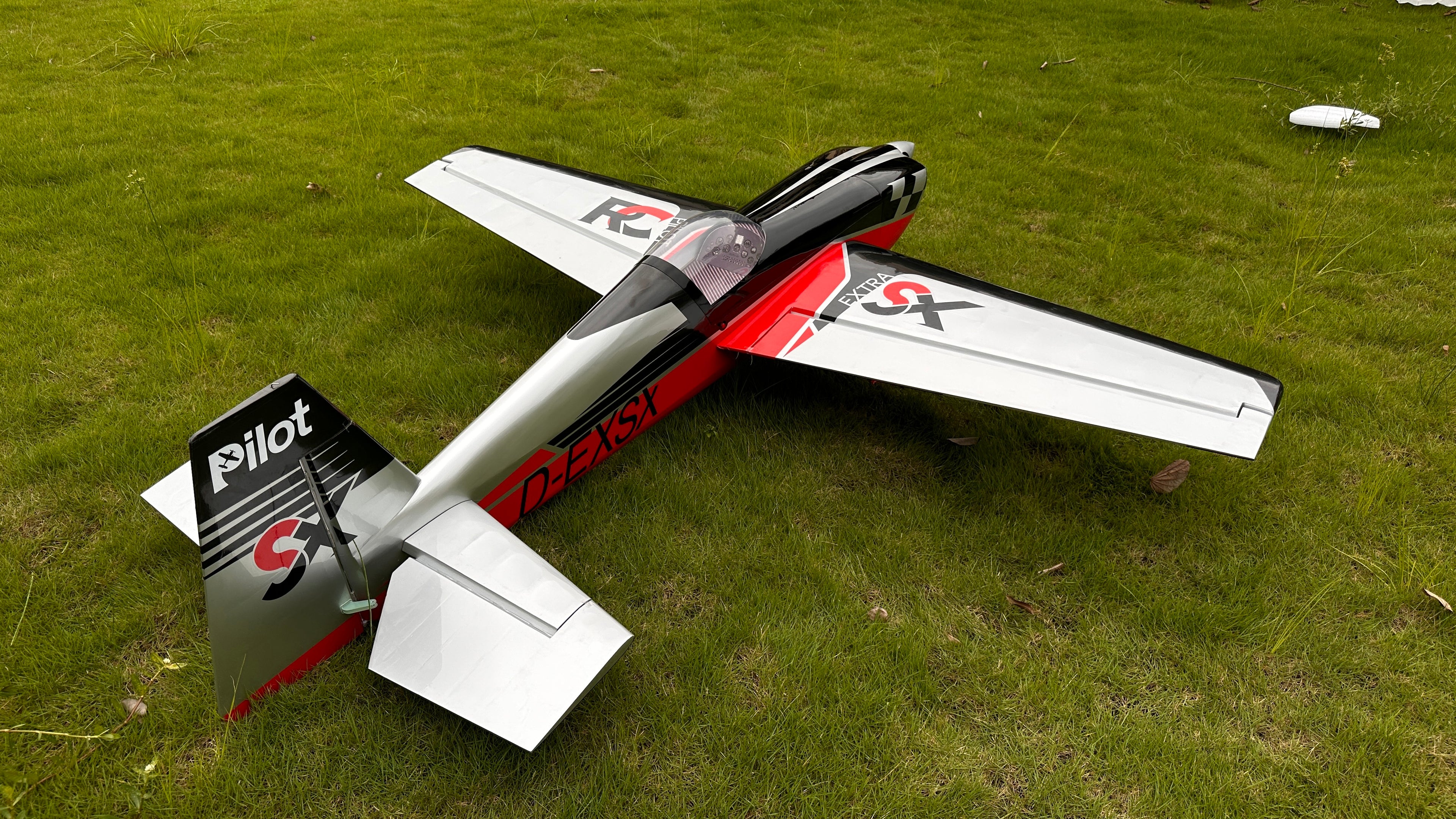 Pilot rc Extra 330SX 01 red/silver/black 75" 1.9m