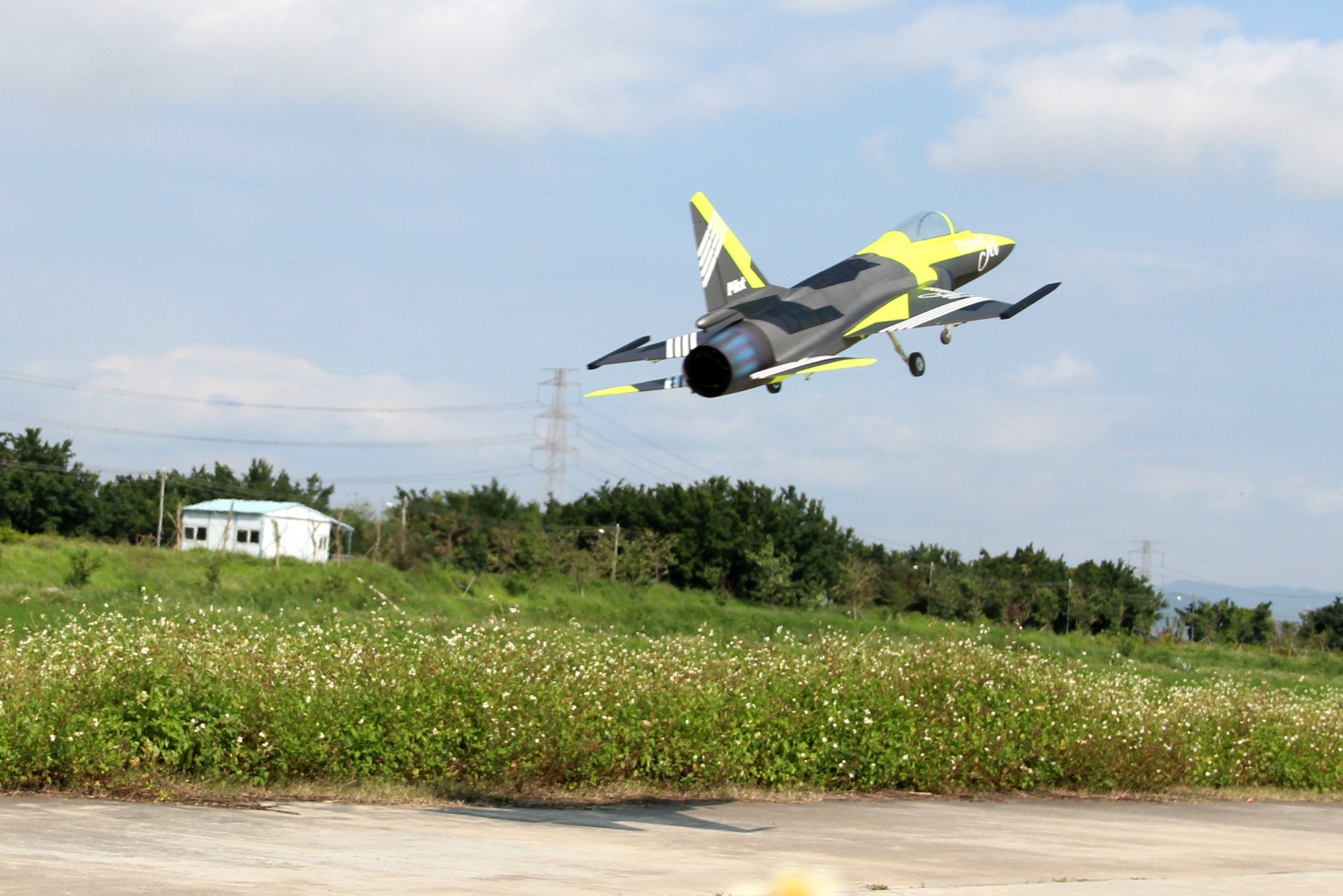 Pilot rc 2.2m FC1 3D 04 Fluorescent Yellow retract version