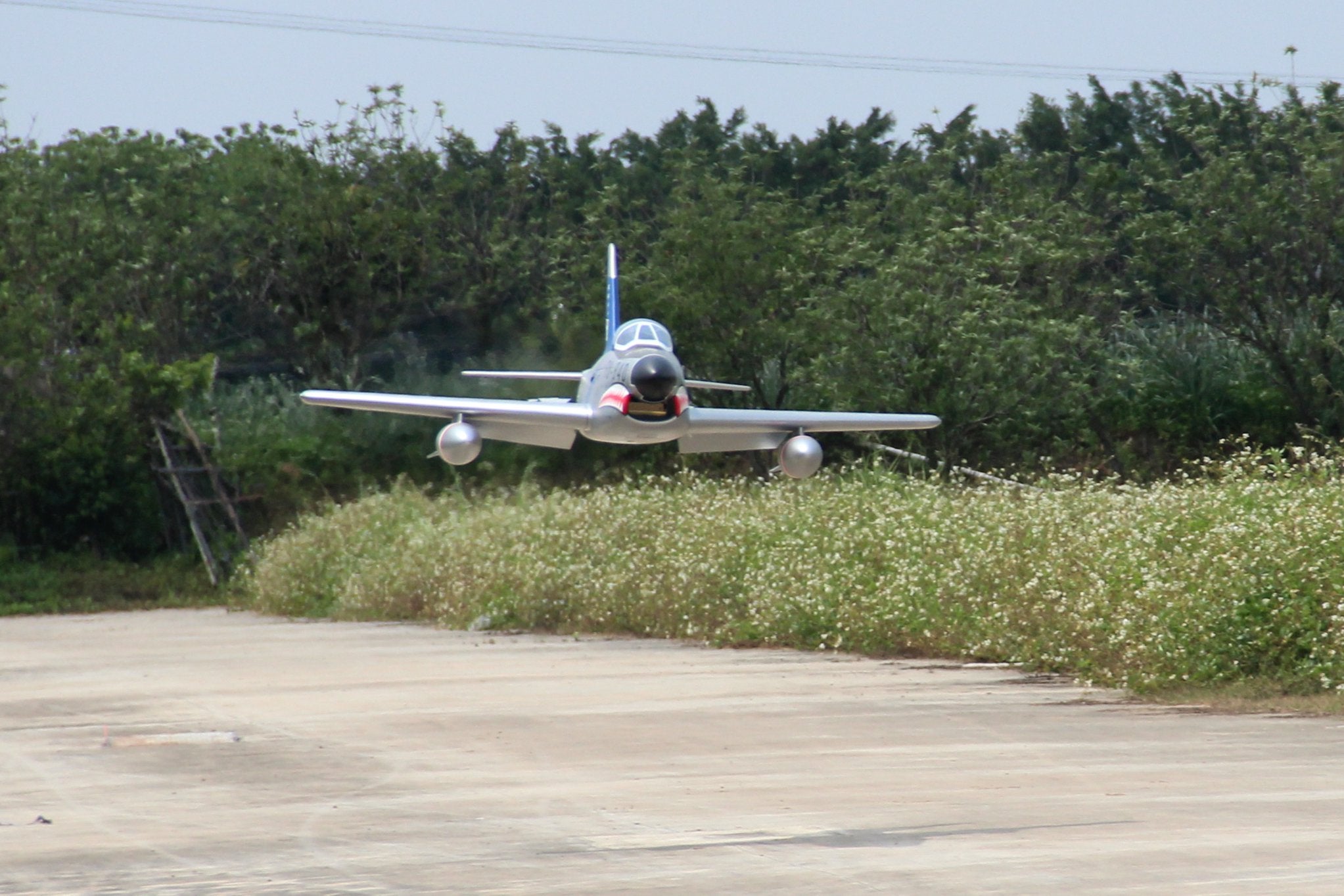 Pilot rc 2.2m F-86D Sabre with tail pipe, UAT, Kevlar fuel tank