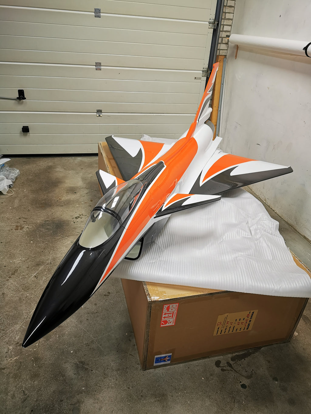 Pilot rc J10-B 2.84m Jet 05 retracts,air trap,tail pipe.
