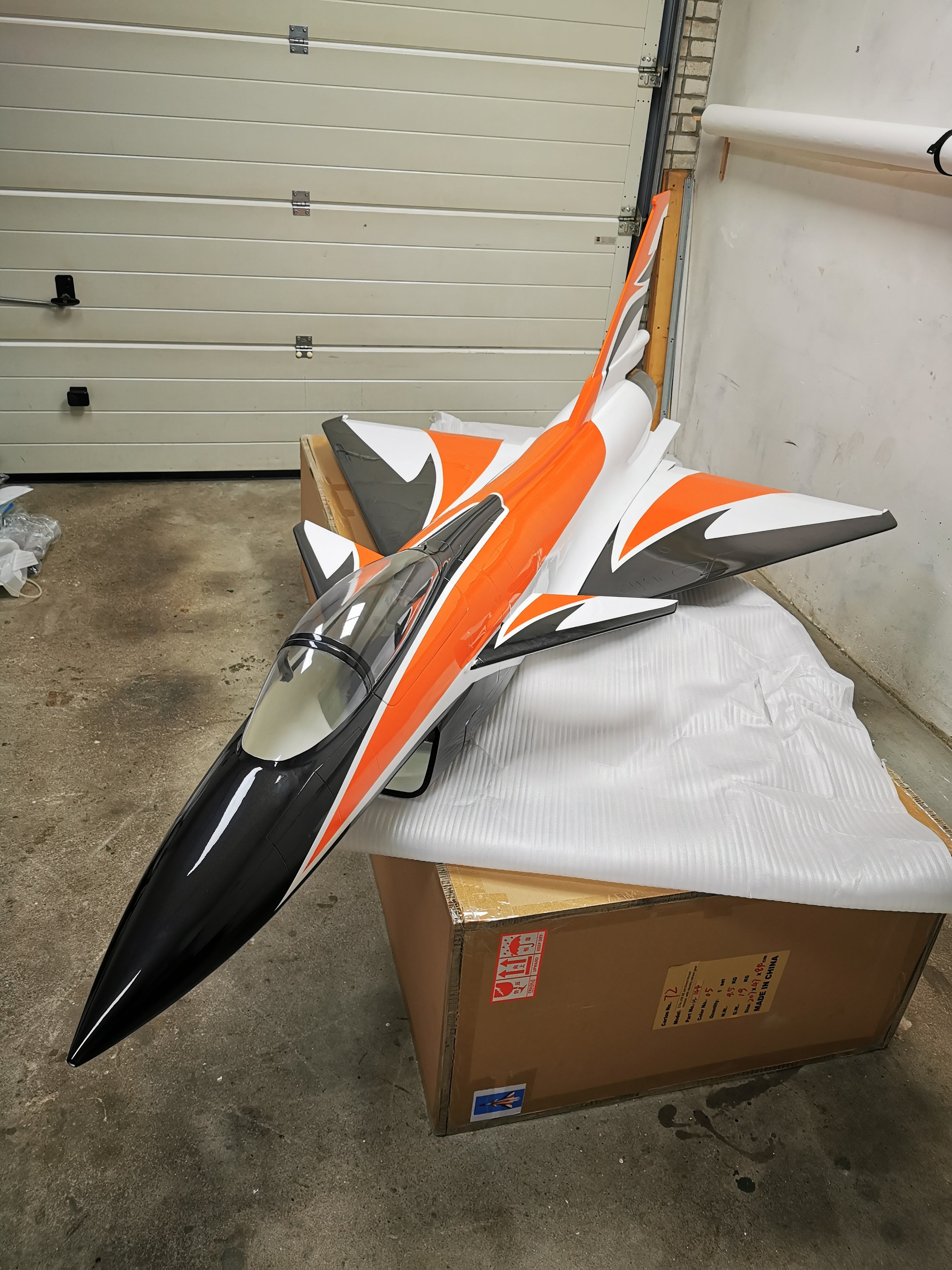 Pilot rc J10-B 2.84m Jet 05 retracts,air trap,tail pipe.