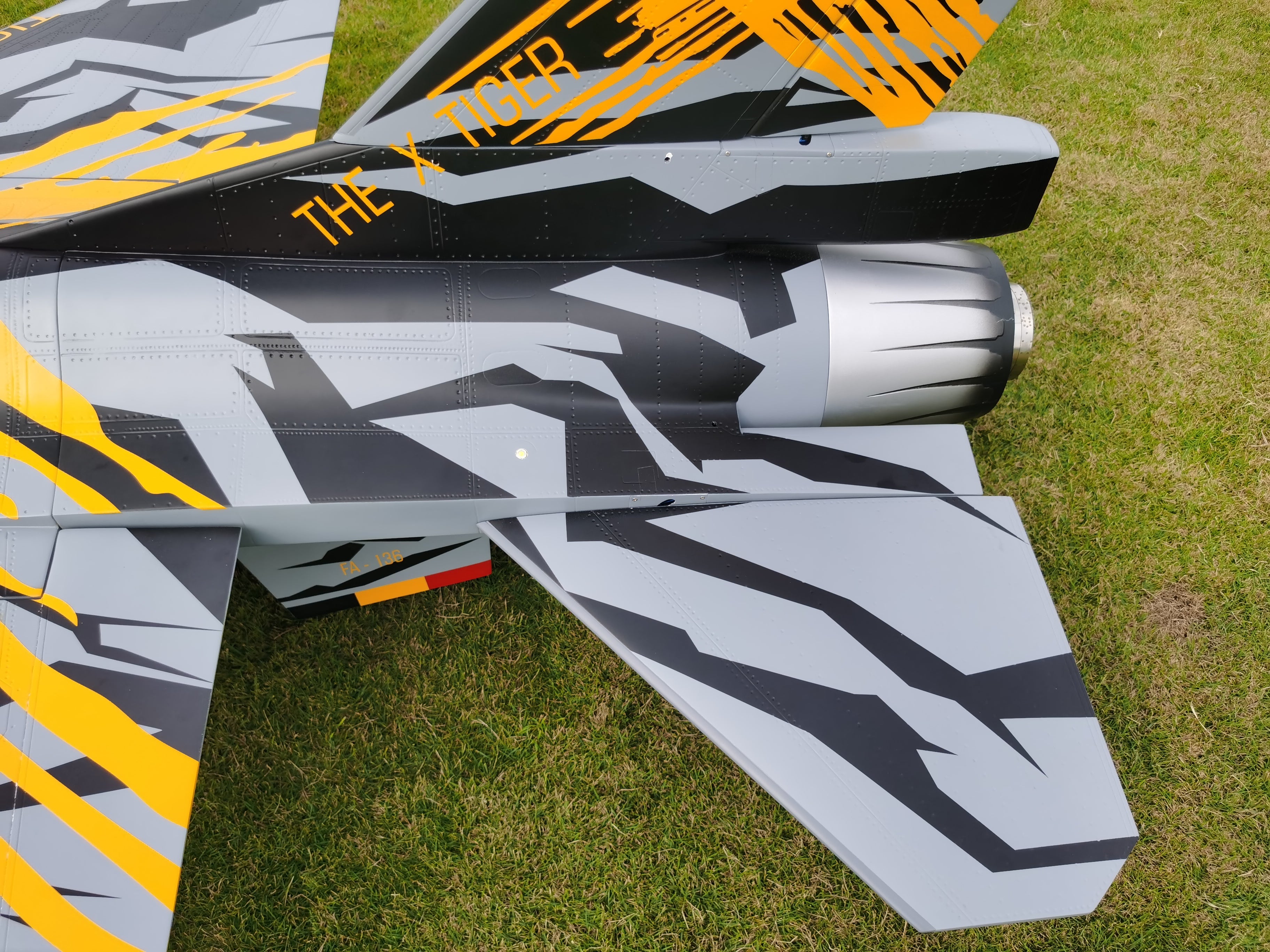 Pilot rc 1/5 F16 3.06m incl retracts X Tiger scheme