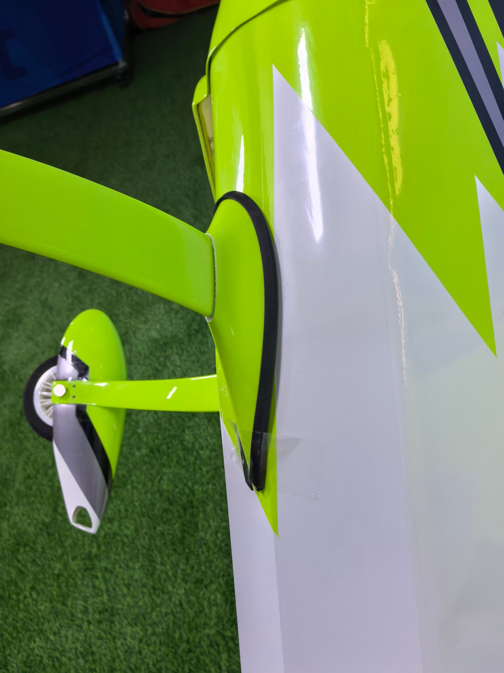 Pilot rc Extra NG 09 green 90" 2.29m