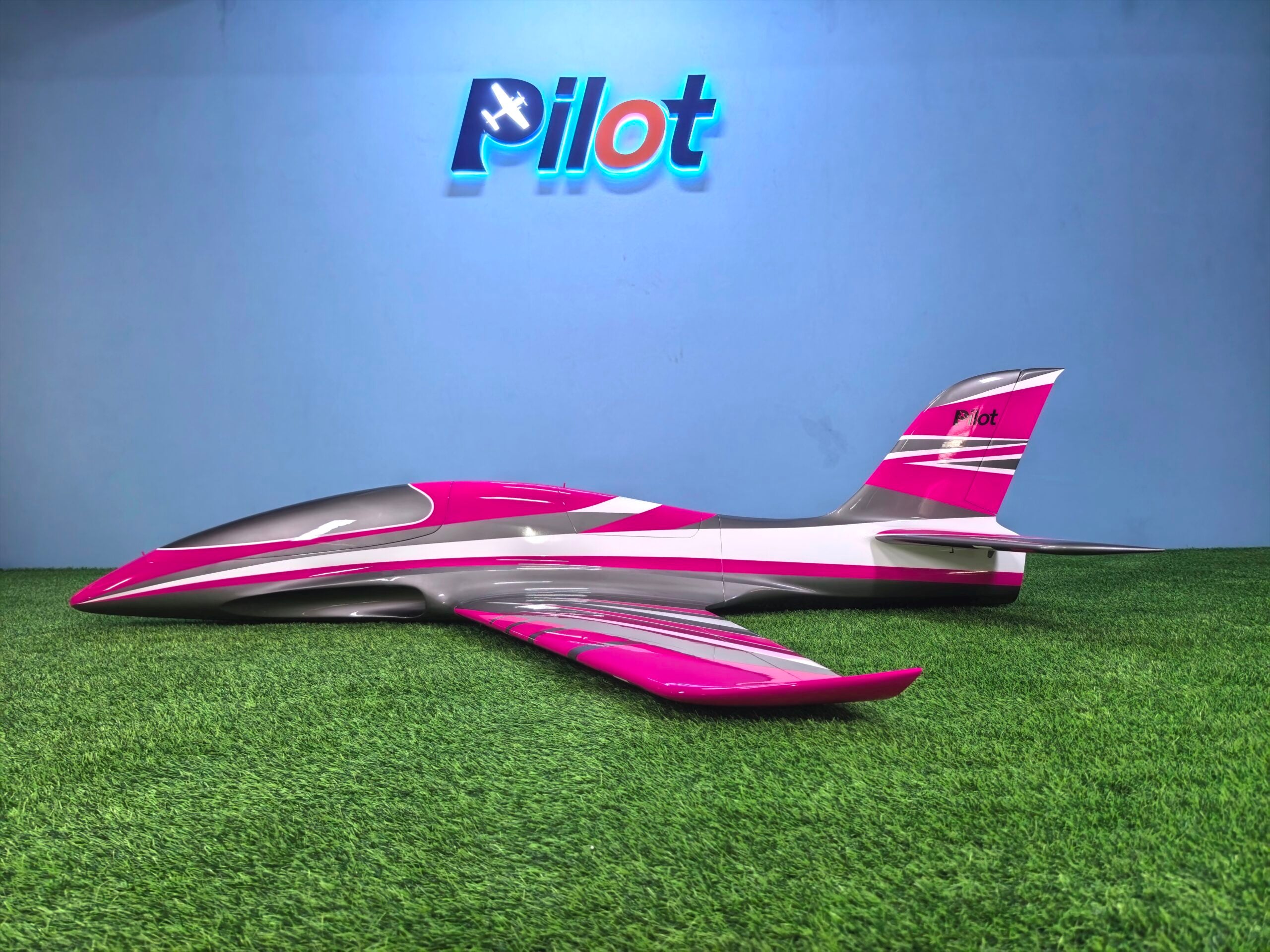 Pilot rc 2.2m Predator jet V2 31, retracts,air trap,tail pipe.