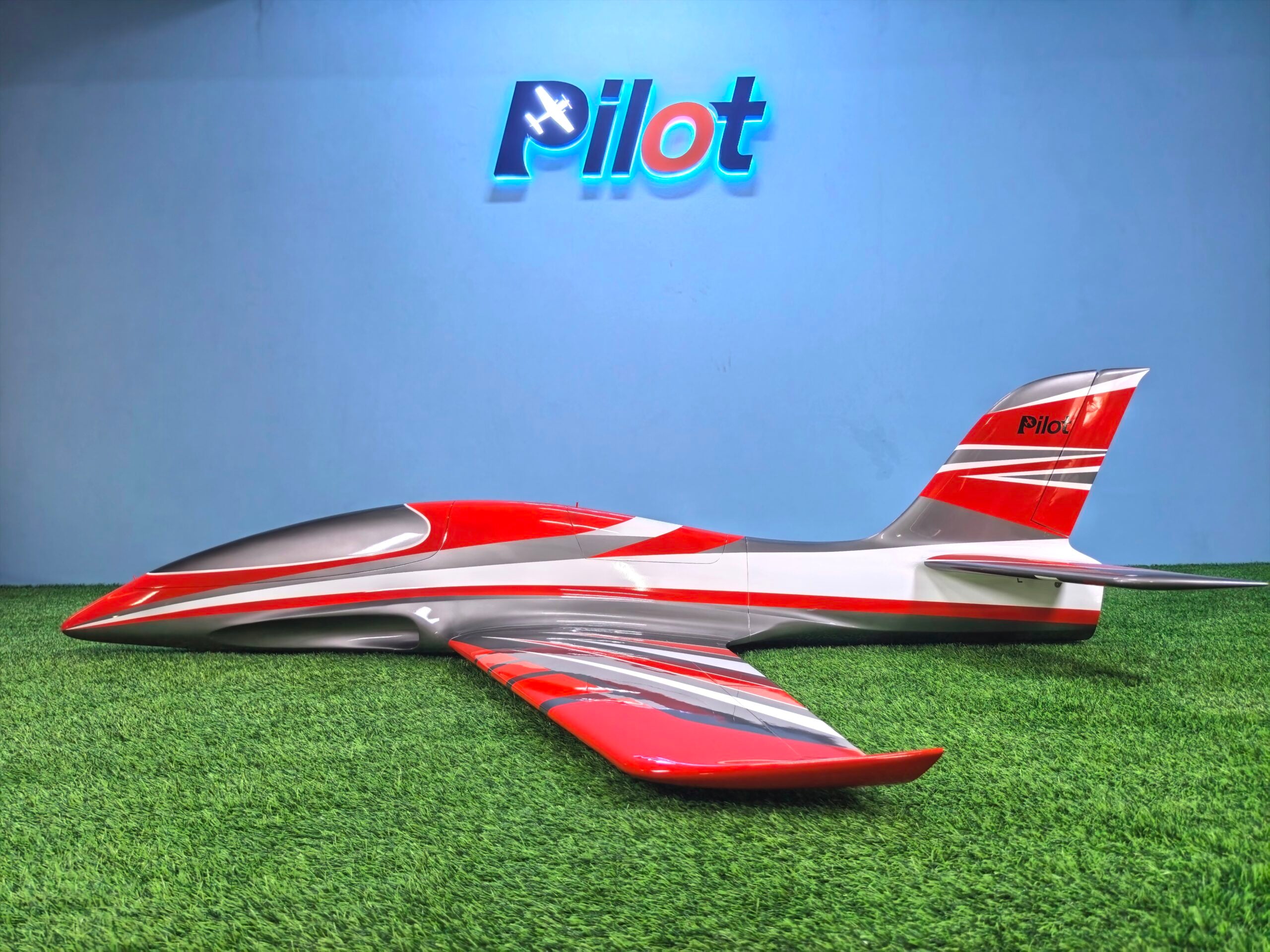 Pilot rc 2.2m Predator jet V2 32, retracts,air trap,tail pipe.